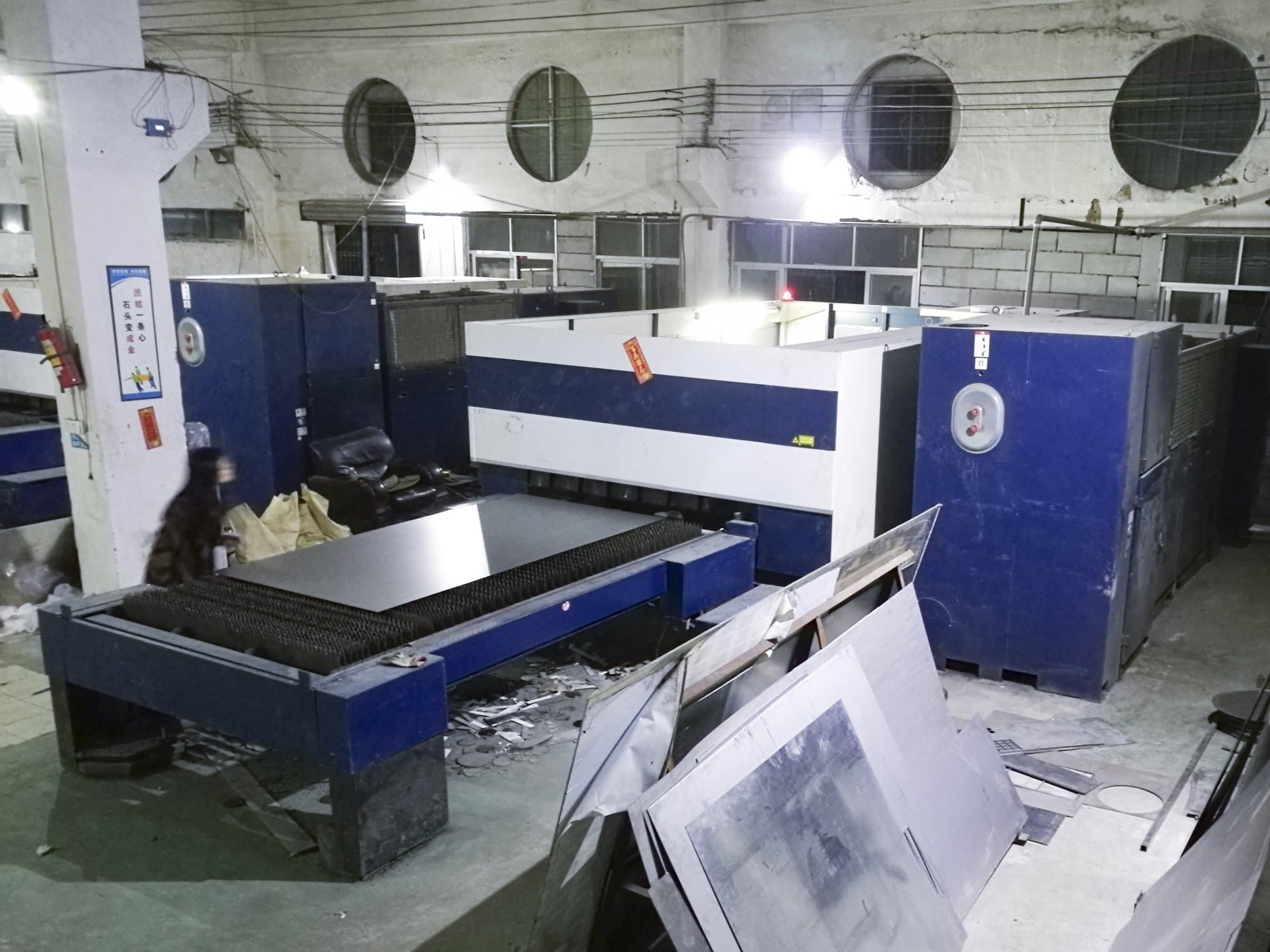 Vista lato destro della macchina Trumpf TruLaser 3030