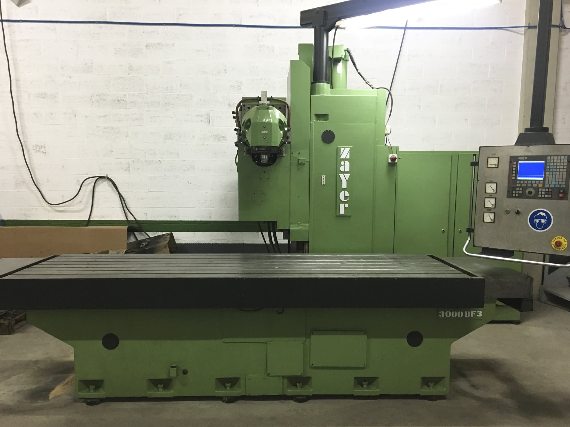 Vista frontale della macchina Zayer 3000 BF3