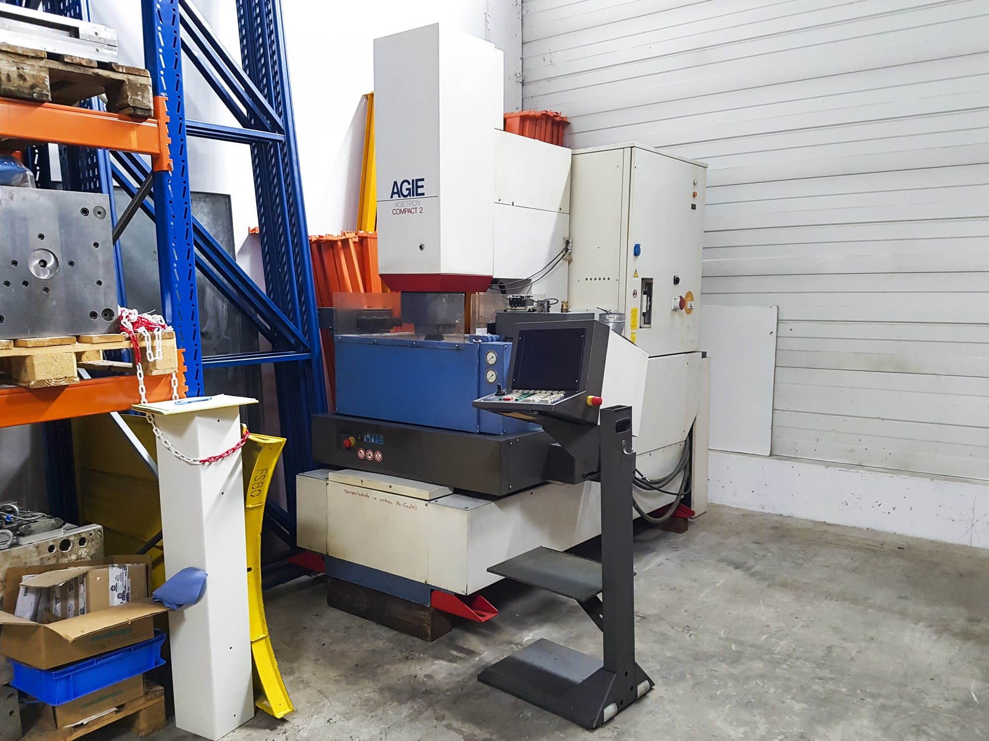 Vista lato destro della macchina AGIE AGIETRON Compact 2