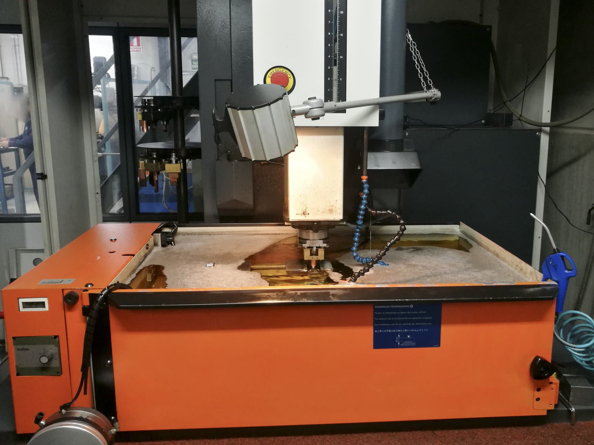 Vista frontale della macchina CHARMILLES ROBOFORM 2000+