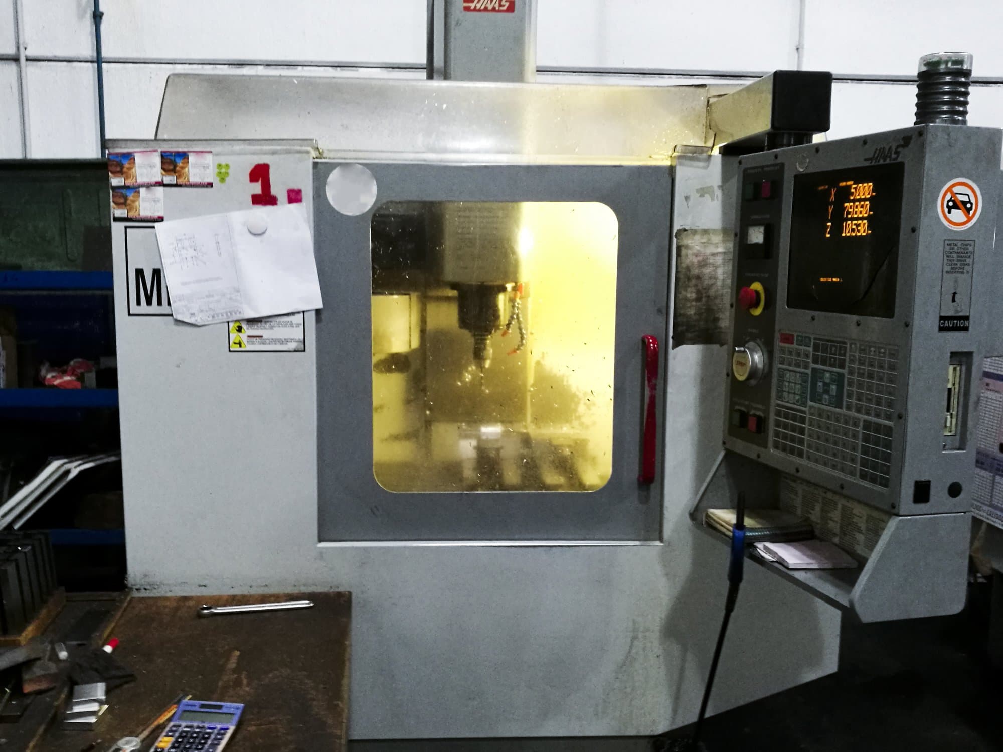 Vista frontale della macchina HAAS Mini-Mill HE
