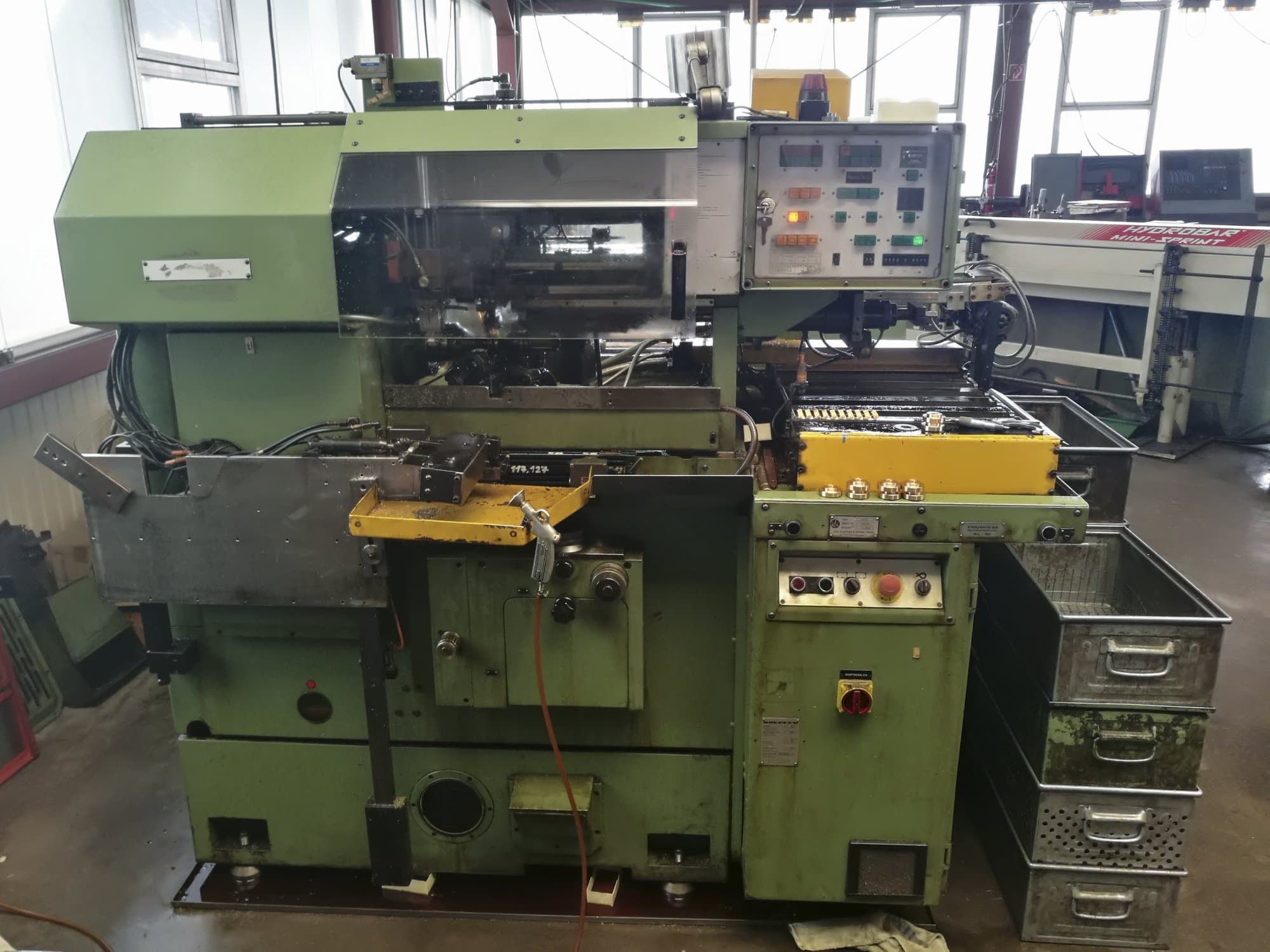 Vista frontale della macchina KOEPFER 153 B