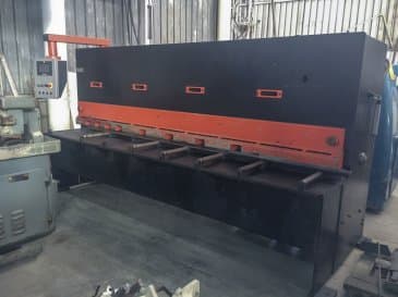 Vista lato destro della macchina Durma DHGM 3006