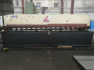Vista frontale della macchina Ajial CB-640