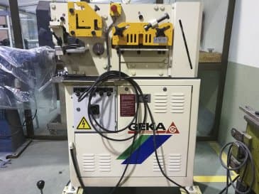 Vista frontale 1 della macchina GEKA MICROCROP