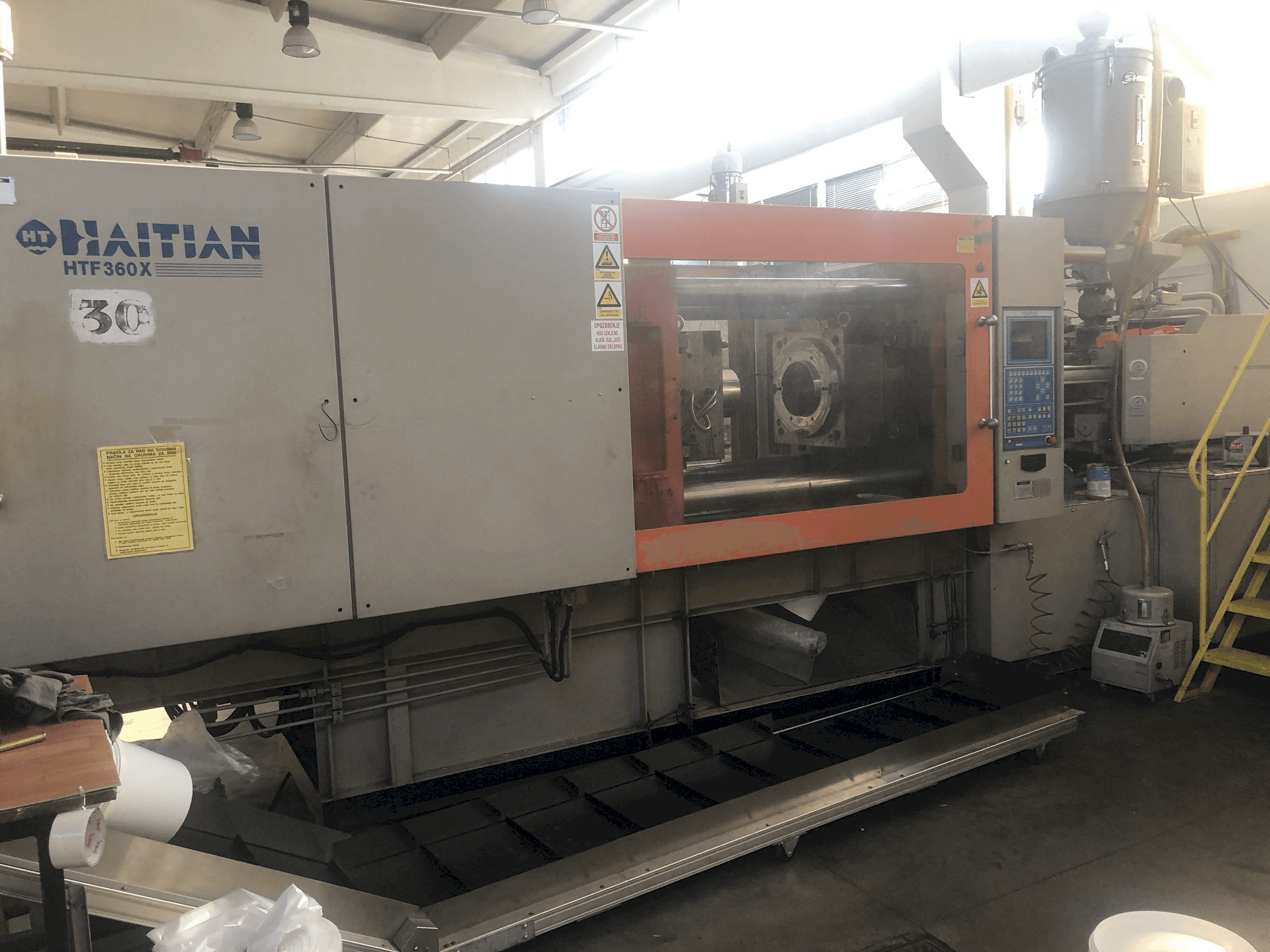 Vista frontale della macchina HAITIAN HTF 360X