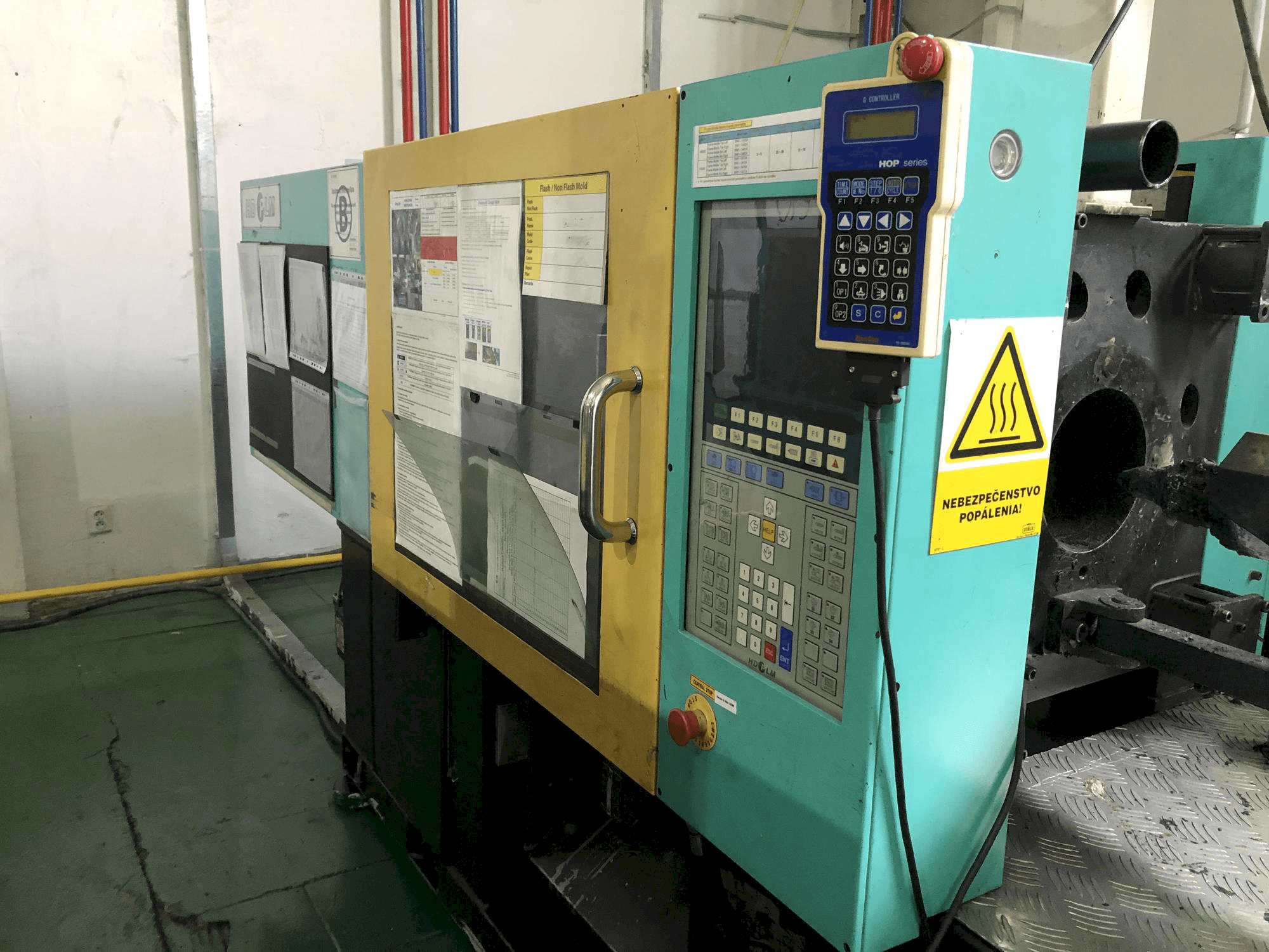 Vista frontale della macchina Hyundai K-120V