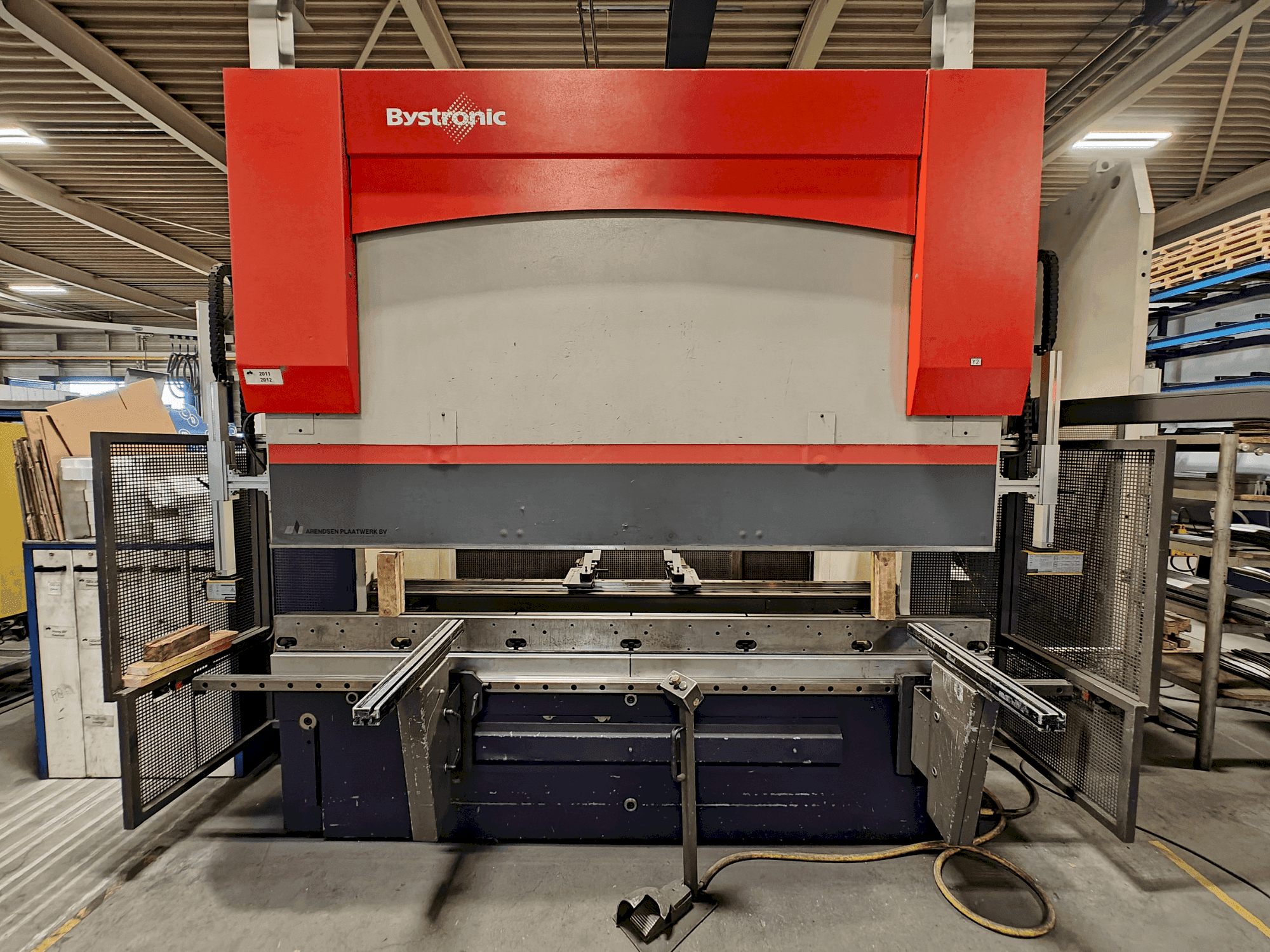 Vista frontale della macchina Bystronic PR 100x3100