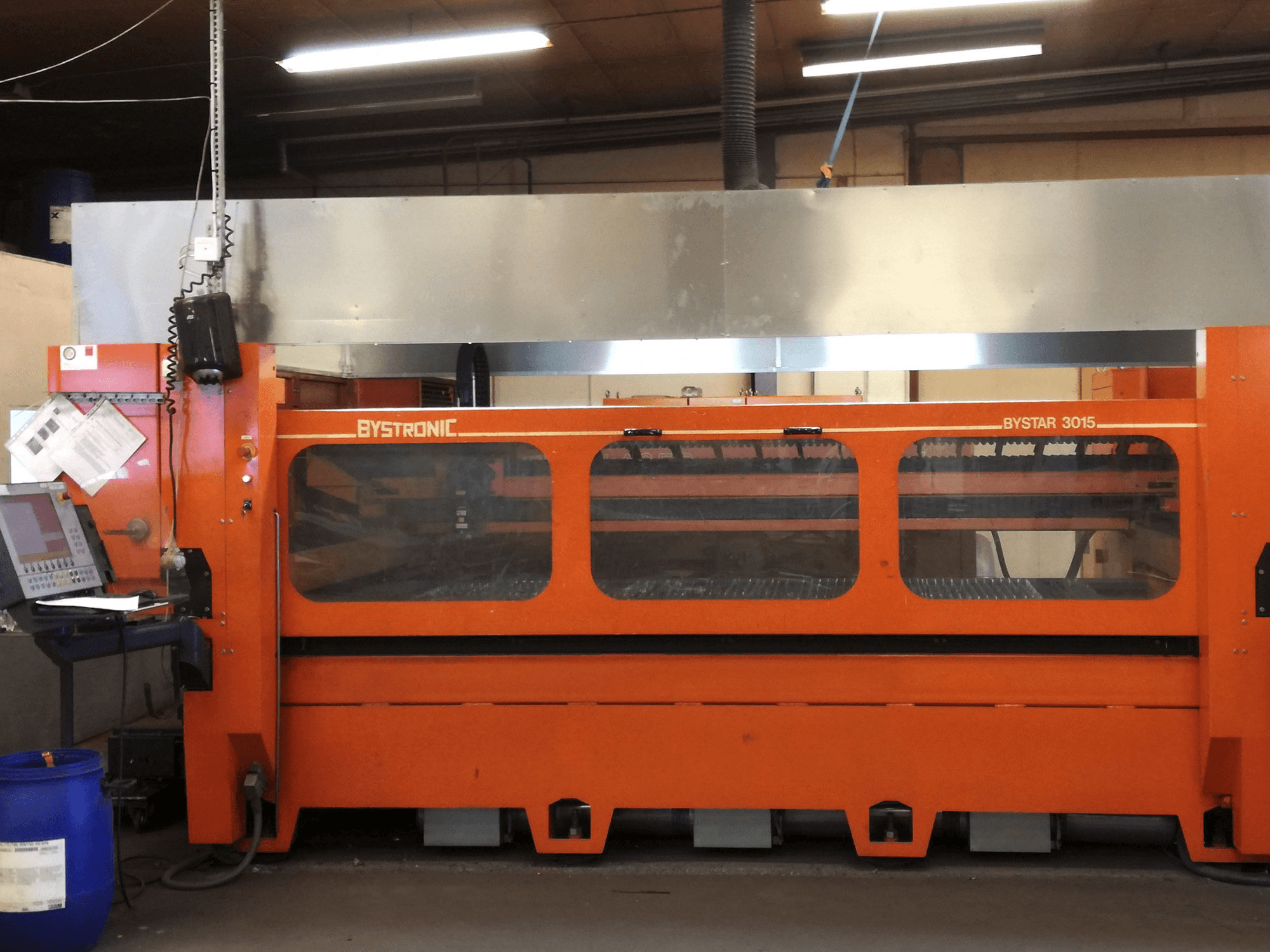 Vista frontale della macchina Bystronic Bystar 3015