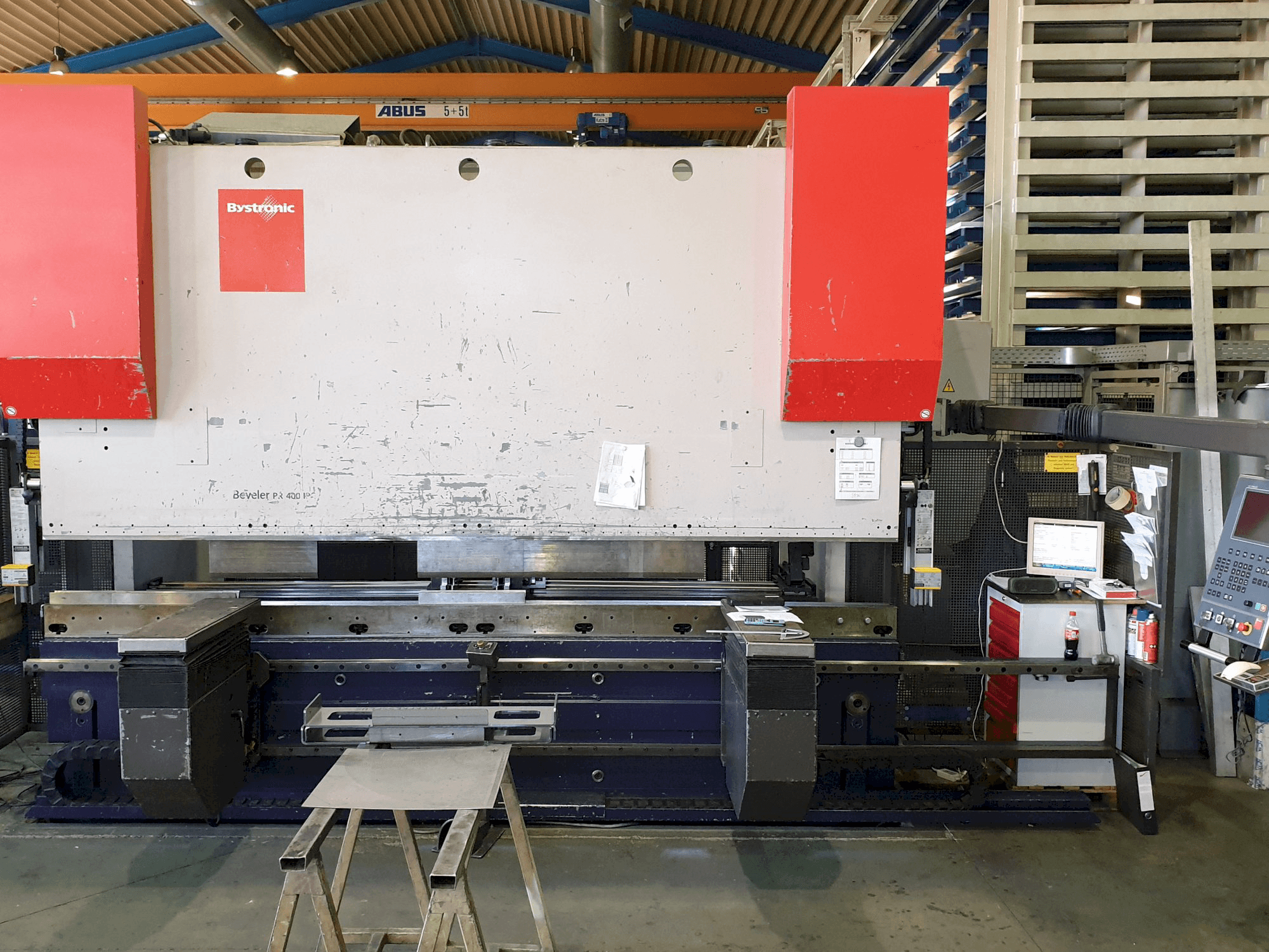 Vista frontale della macchina Bystronic Beyeler PR 400 x 4100