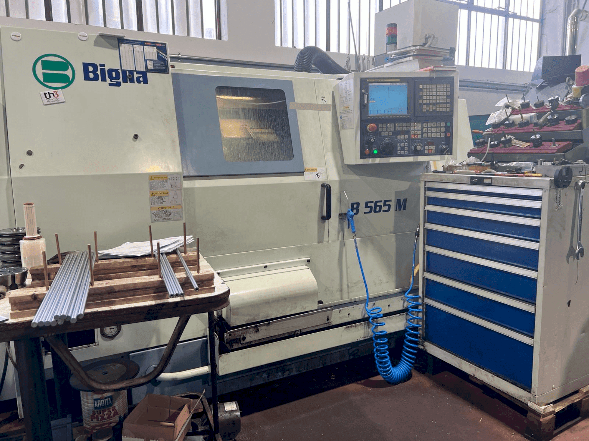 Vista frontale della macchina Biglia B565M