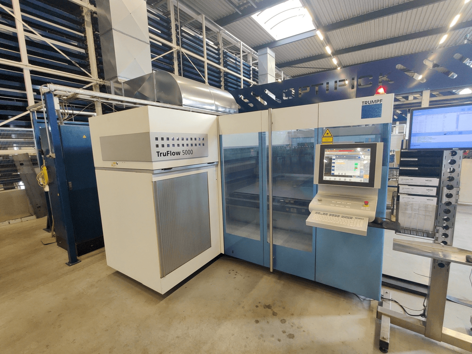 Vista frontale della macchina Trumpf TruLaser 3030