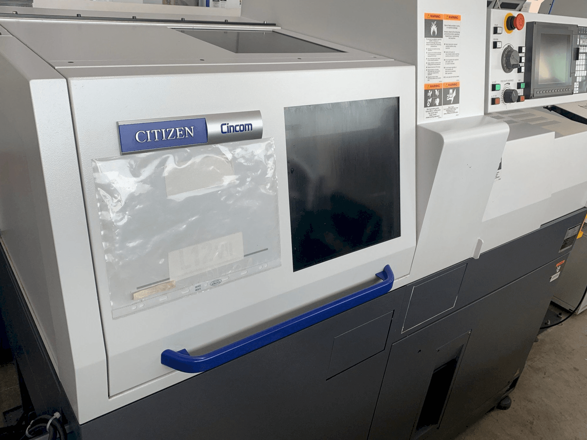 Vista frontale della macchina Citizen Cincom L12