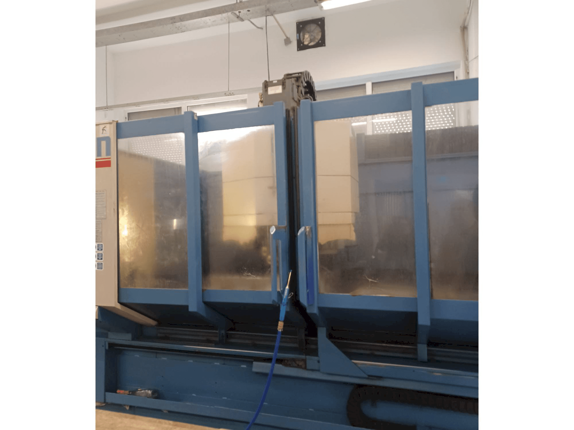 Vista frontale della macchina CHIRON FZ 18 L