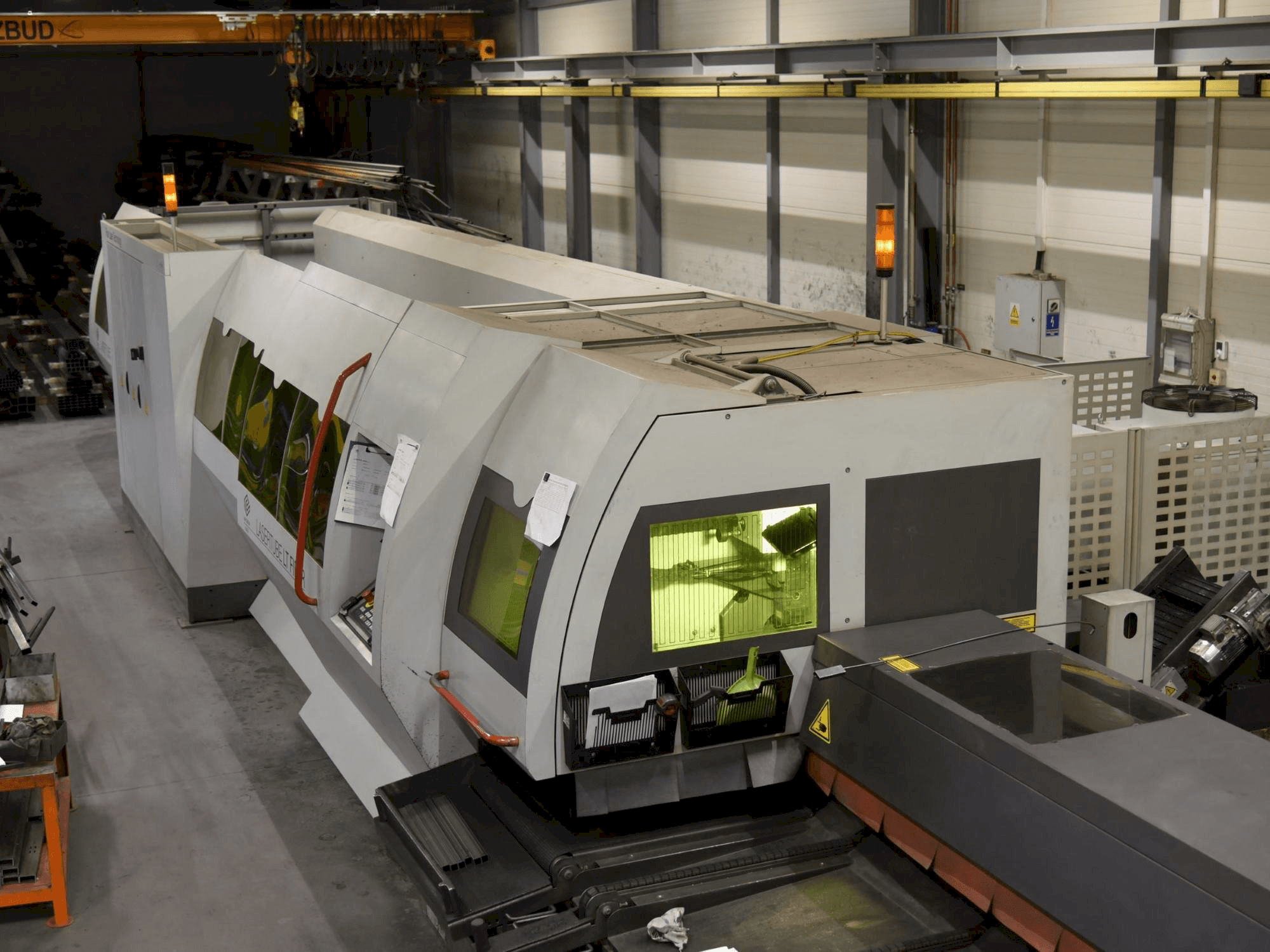 Vista frontale della macchina BLM ADIGE LaserTube LT Fiber