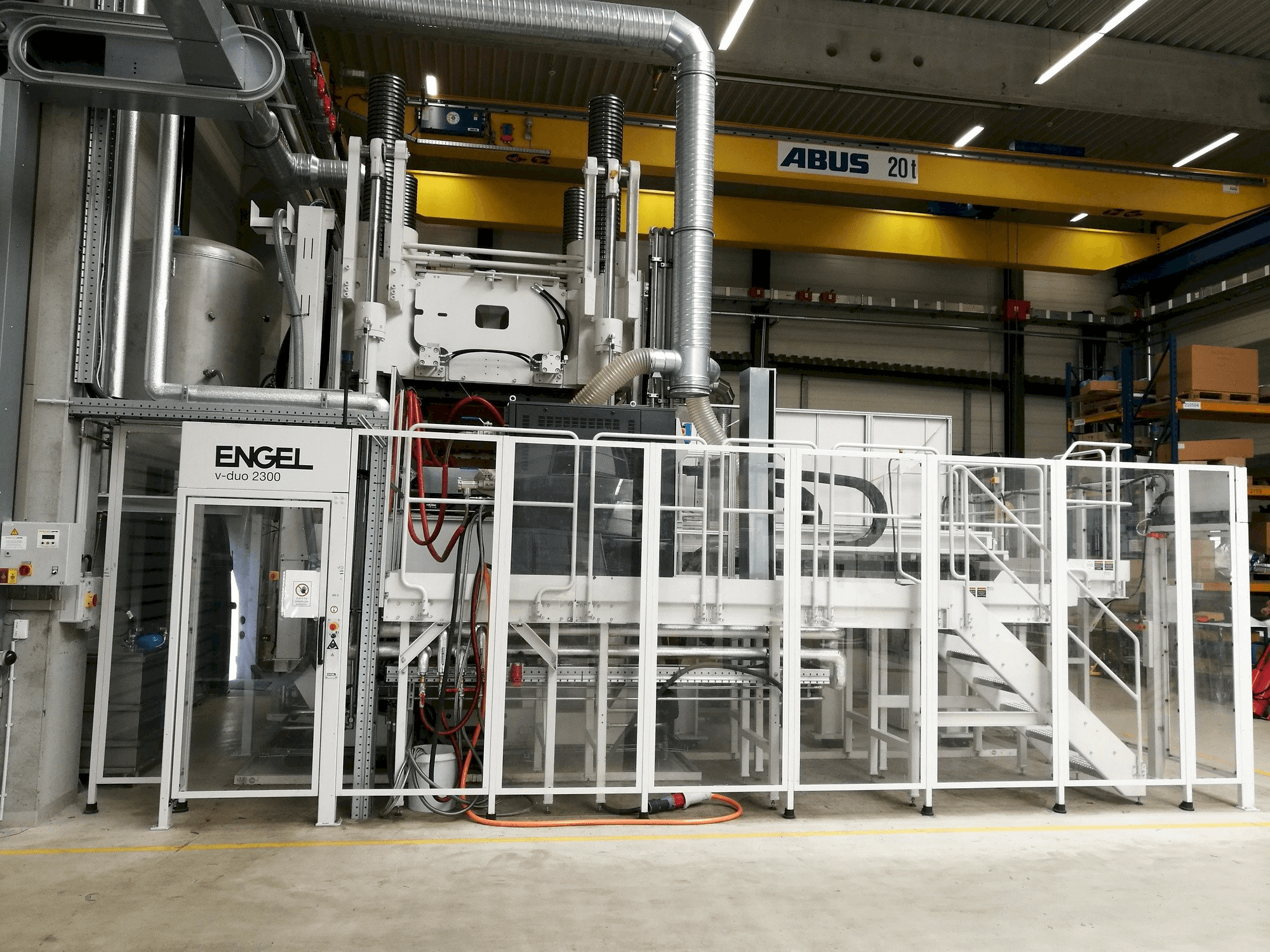 Vista frontale della macchina ENGEL V-Duo 2300