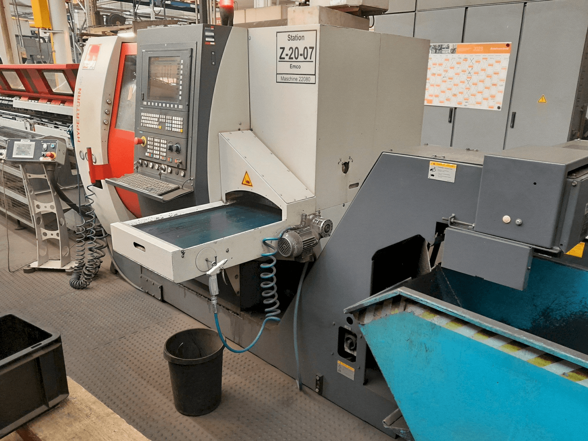 Vista frontale della macchina EMCO Hyperturn 45