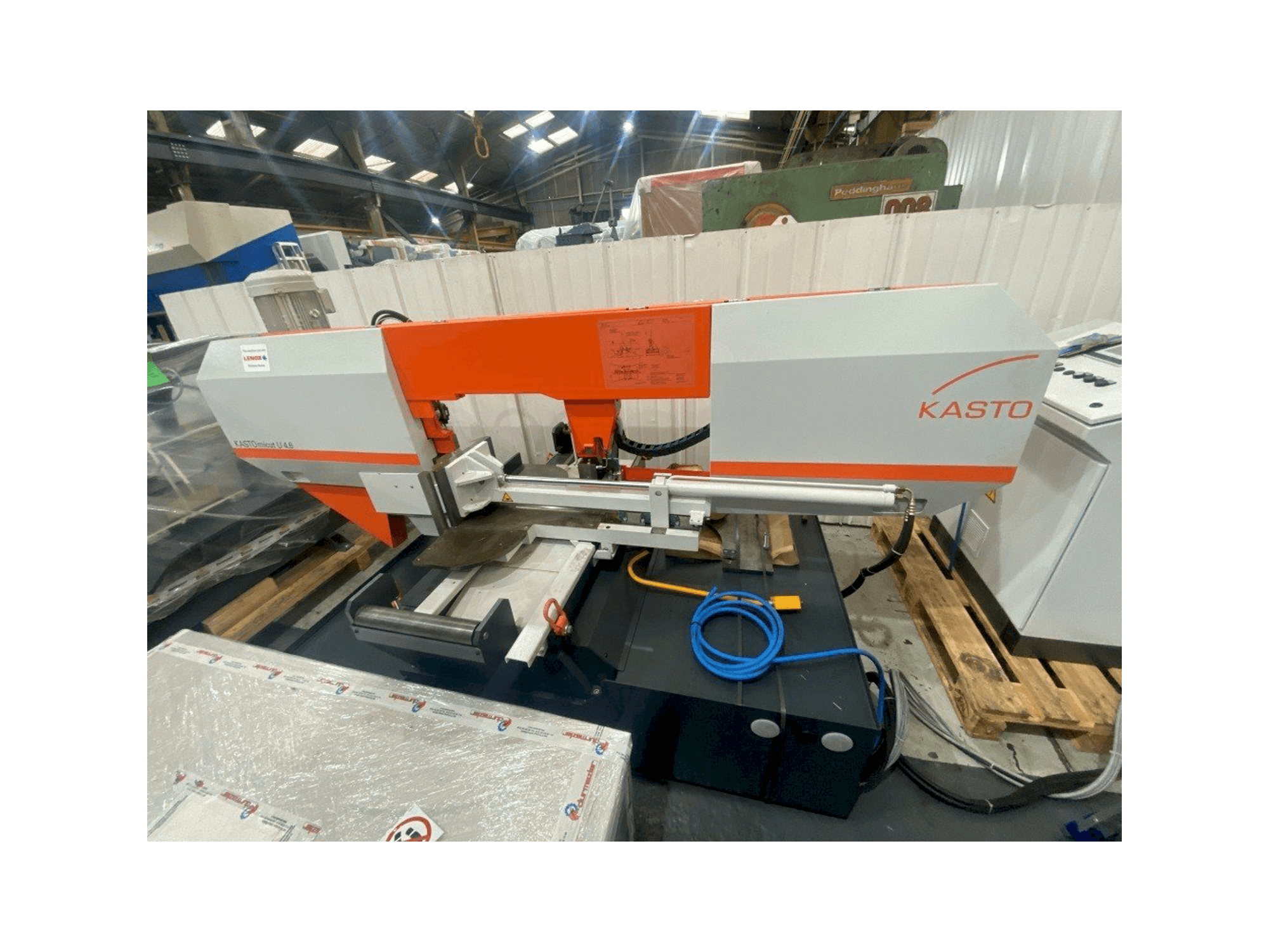 Vista frontale della macchina KASTO KASTOmicut U 4.6