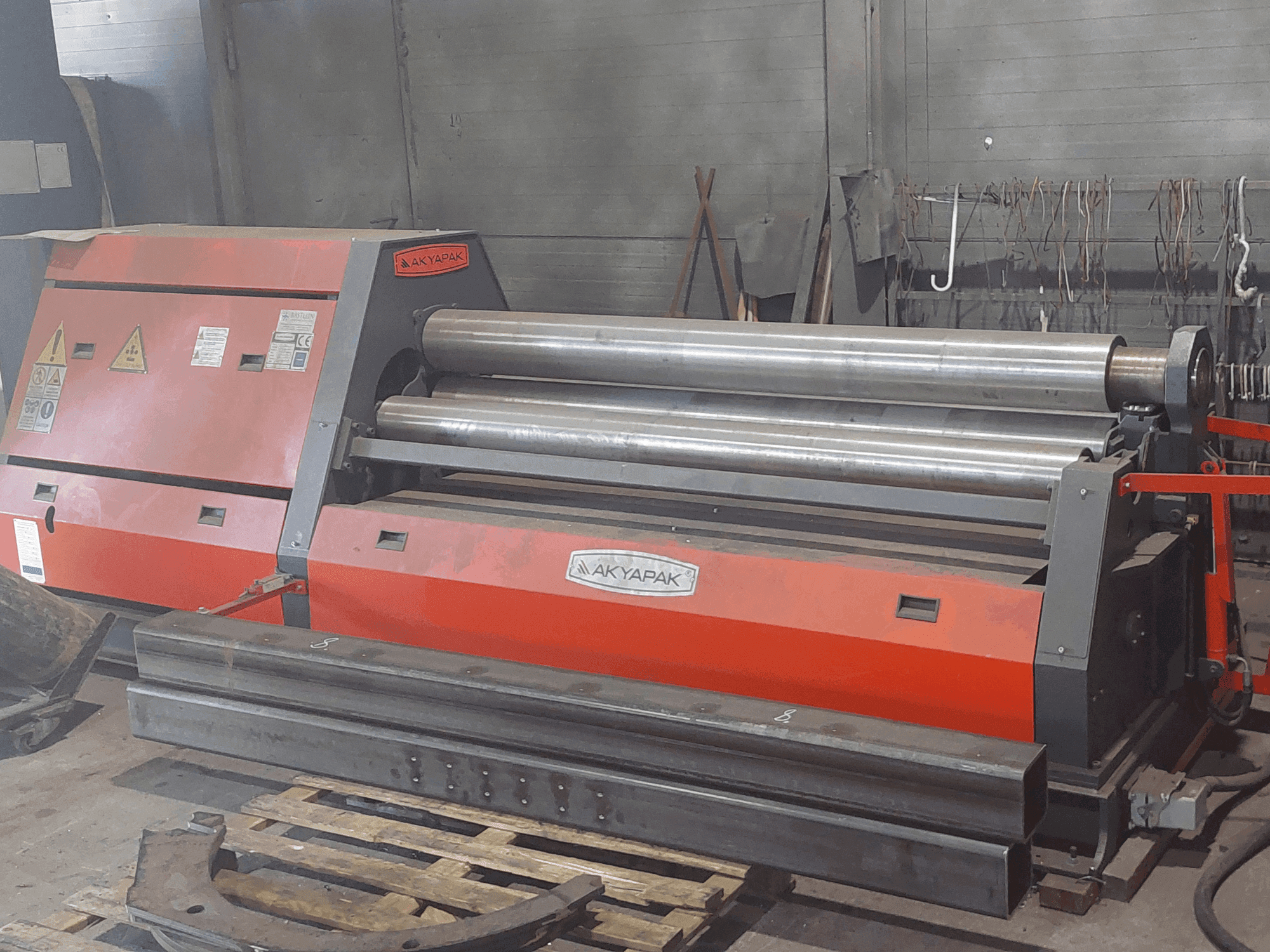 Vista frontale della macchina Akyapak AHS 20/06