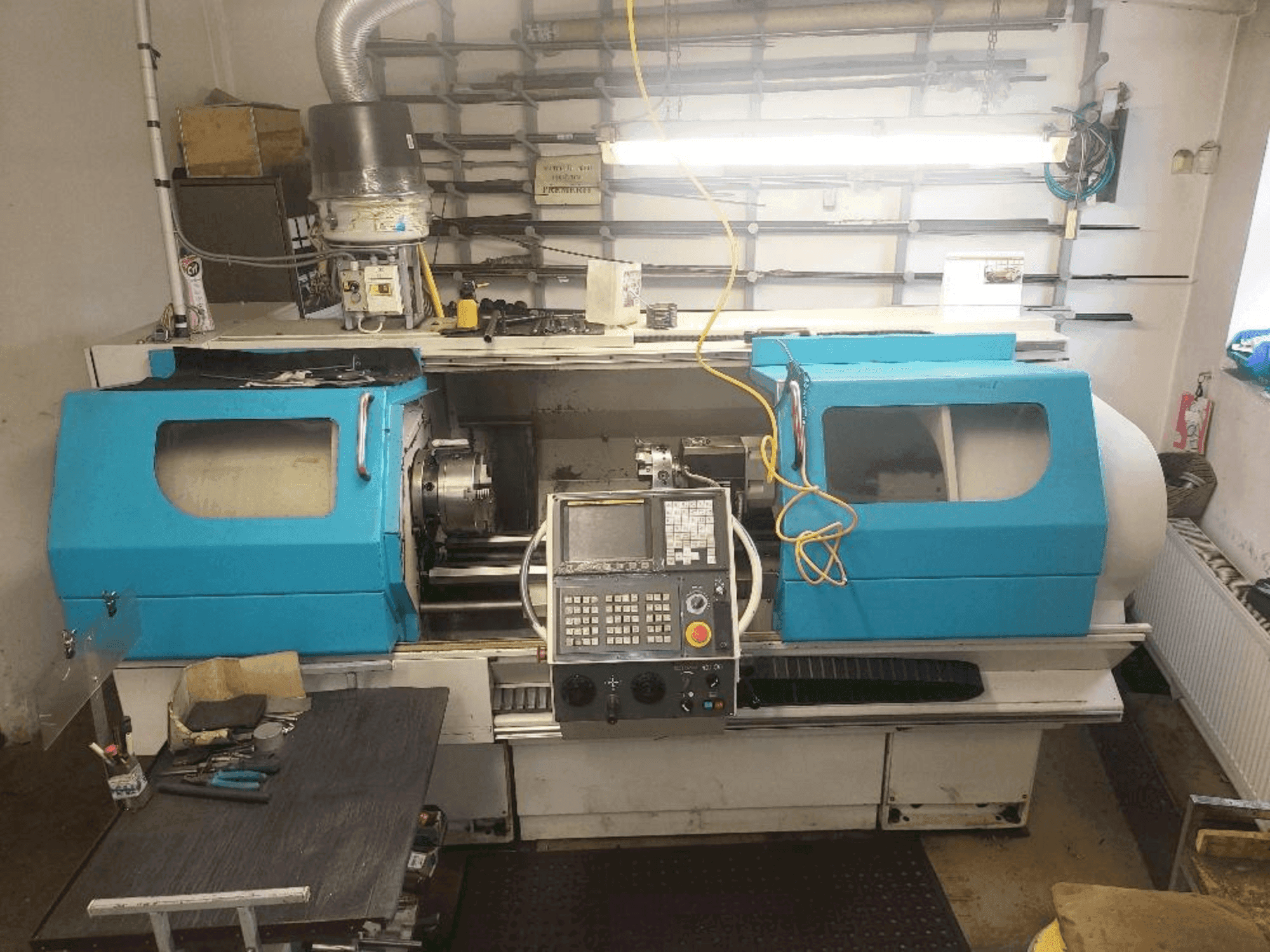 Vista frontale della macchina 600 Lathes Multiturn 2000