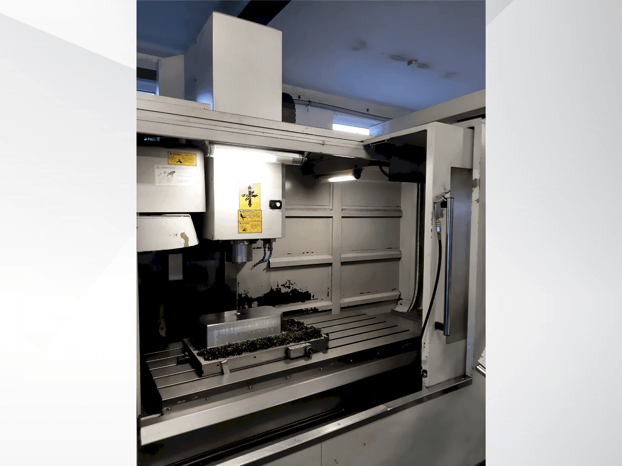 Vista frontale della macchina Finetech SMV-1570-3B