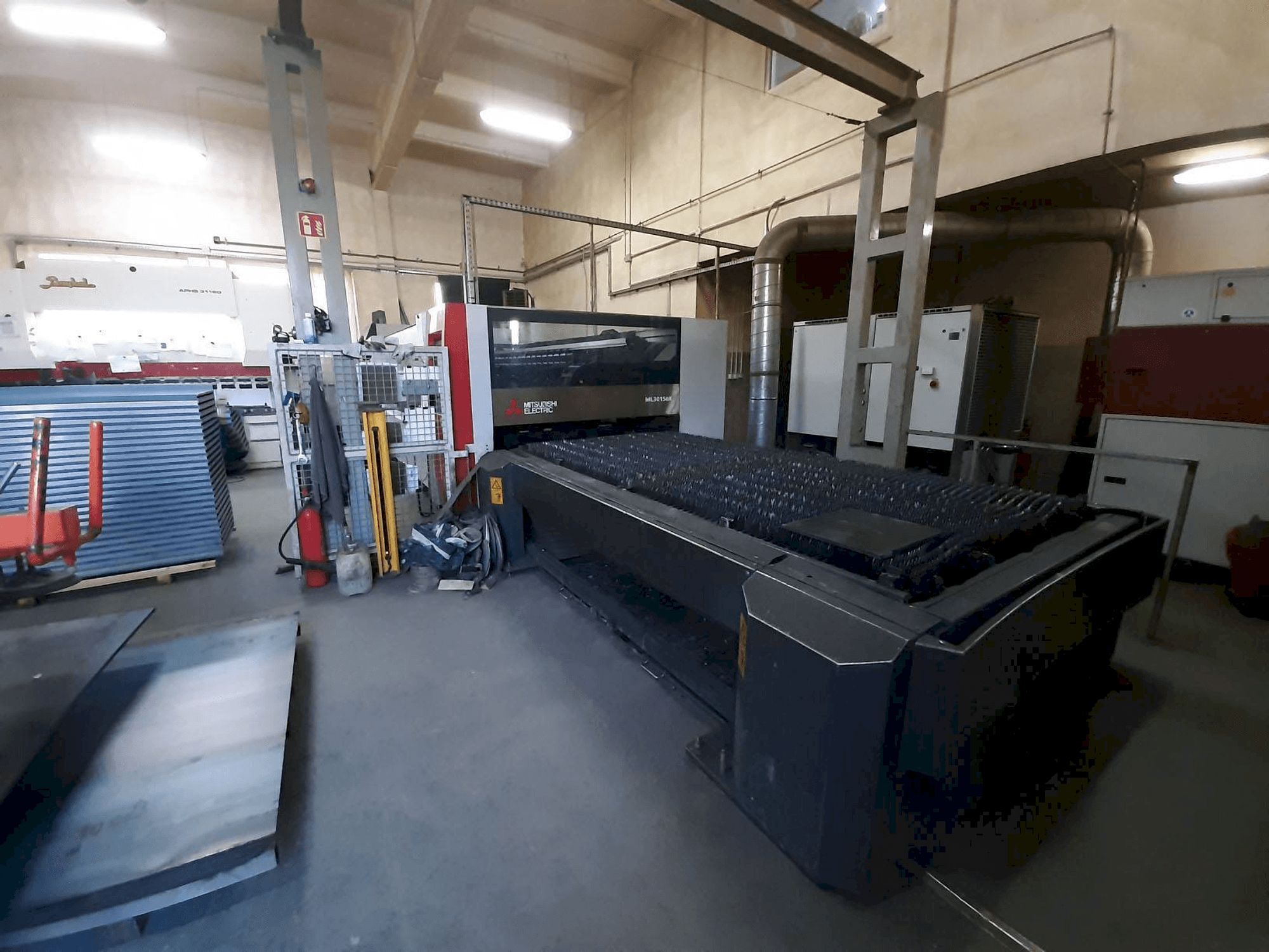 Vista frontale della macchina Mitsubishi ML3015 eX(S2)-450F-R