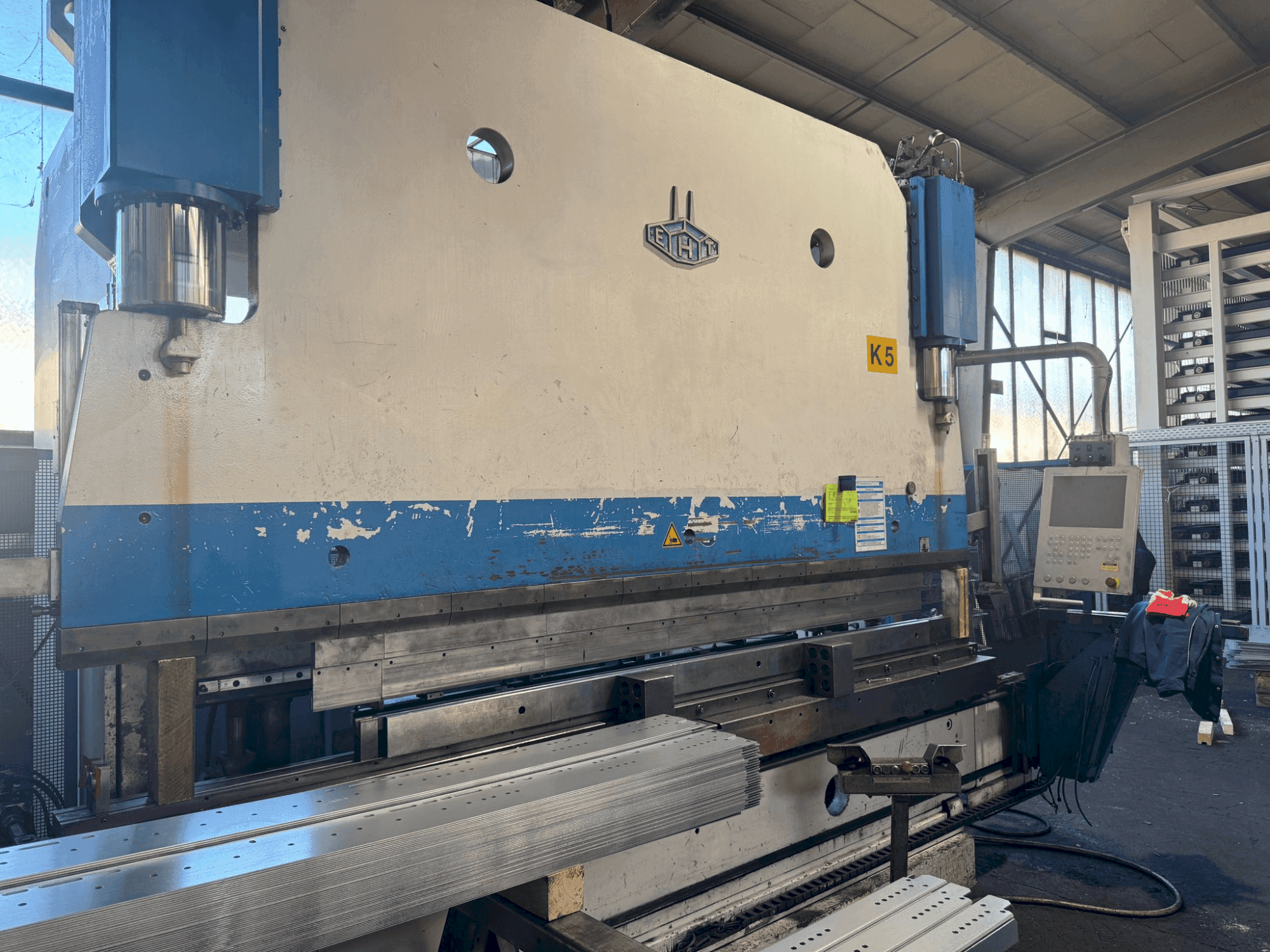 Vista frontale della macchina EHT EHPS 20-35