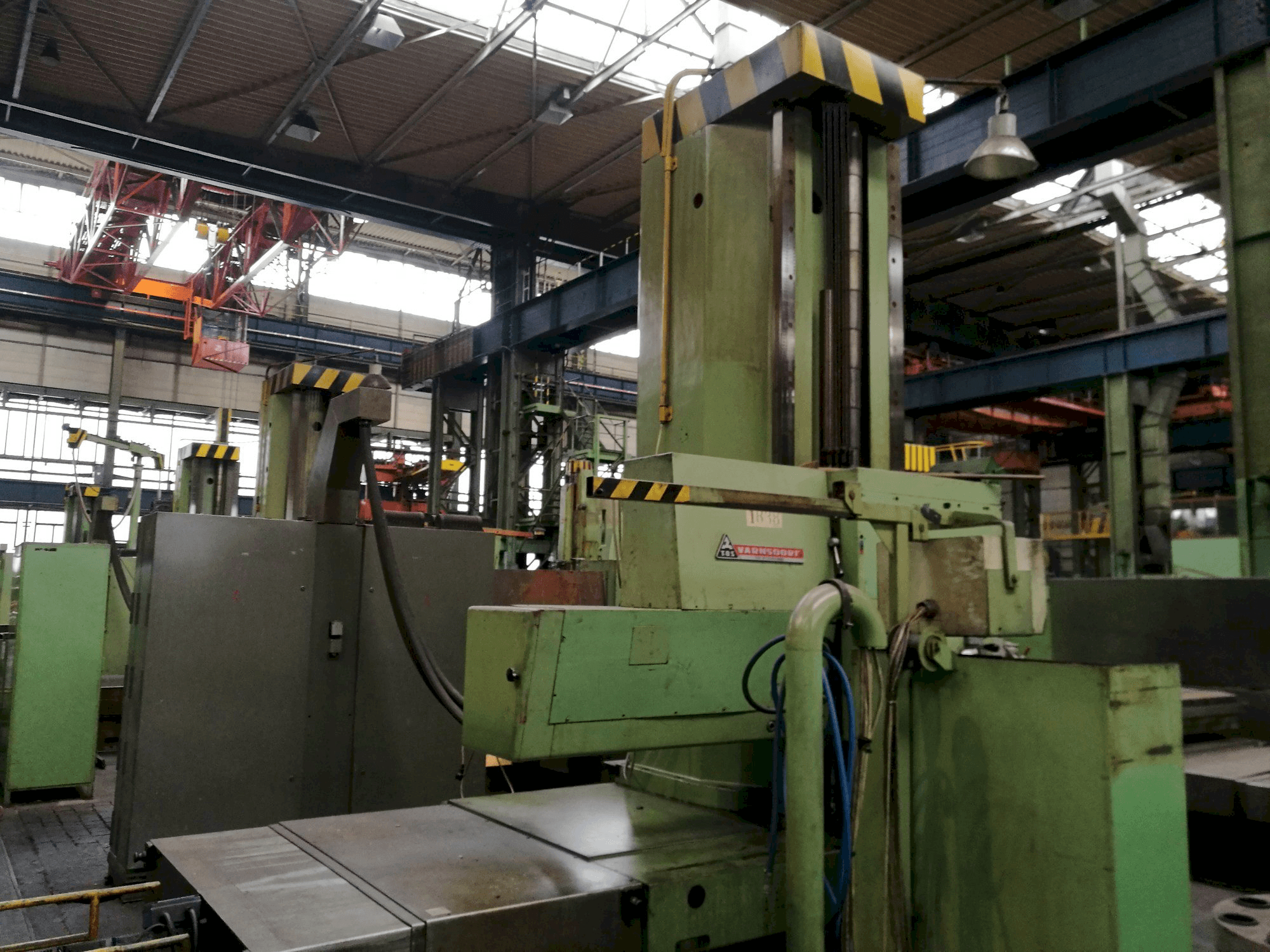 Vista frontale della macchina TOS WHN 13