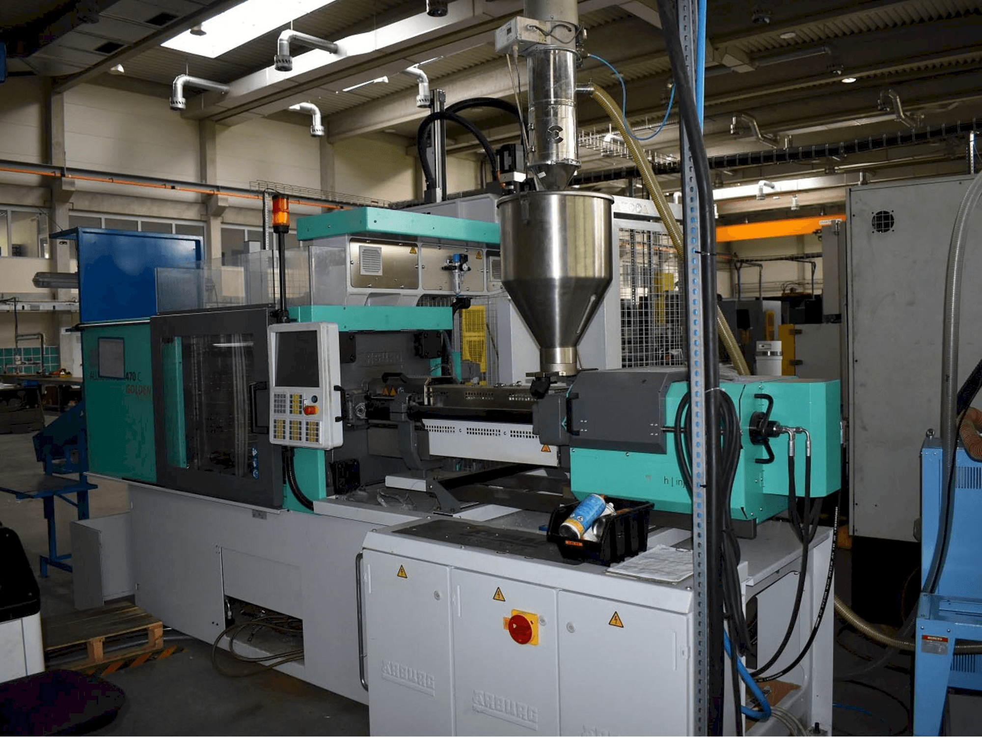 Vista frontale della macchina Arburg ALLROUNDER 470 C 1500 - 400