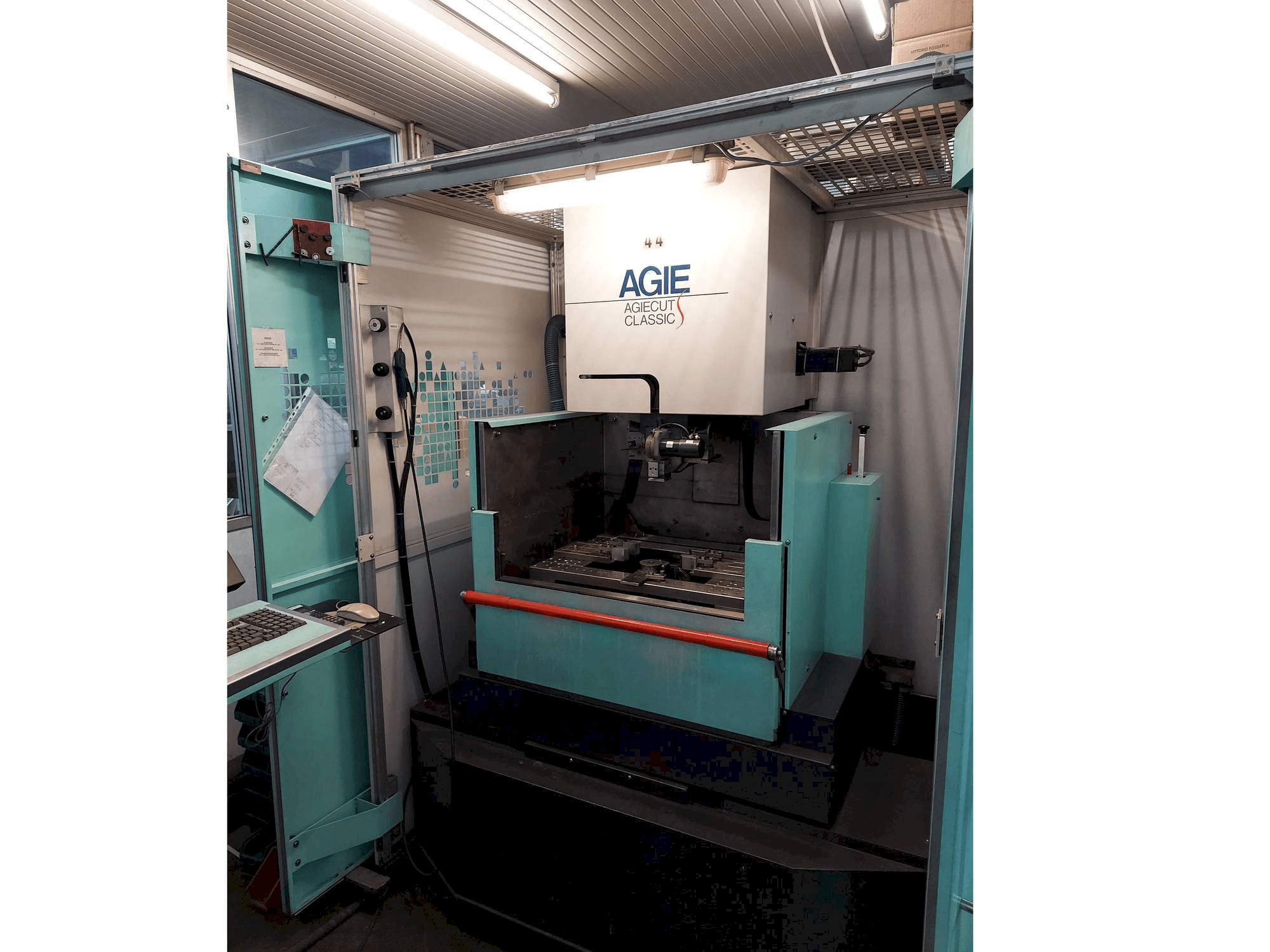 Vista frontale della macchina AGIE Agiecut Classic 2S