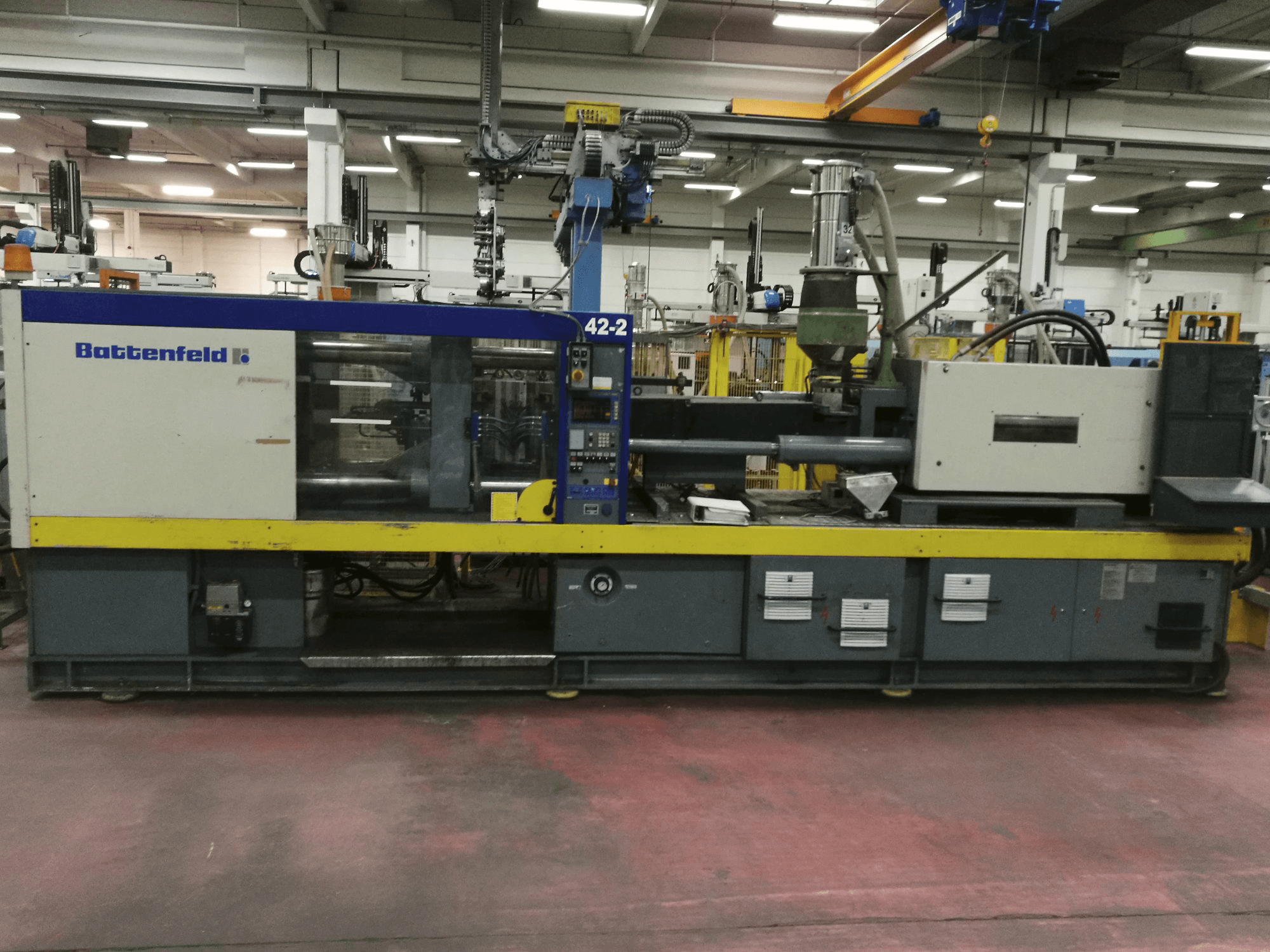 Vista frontale della macchina Battenfeld BKT 2500/1400