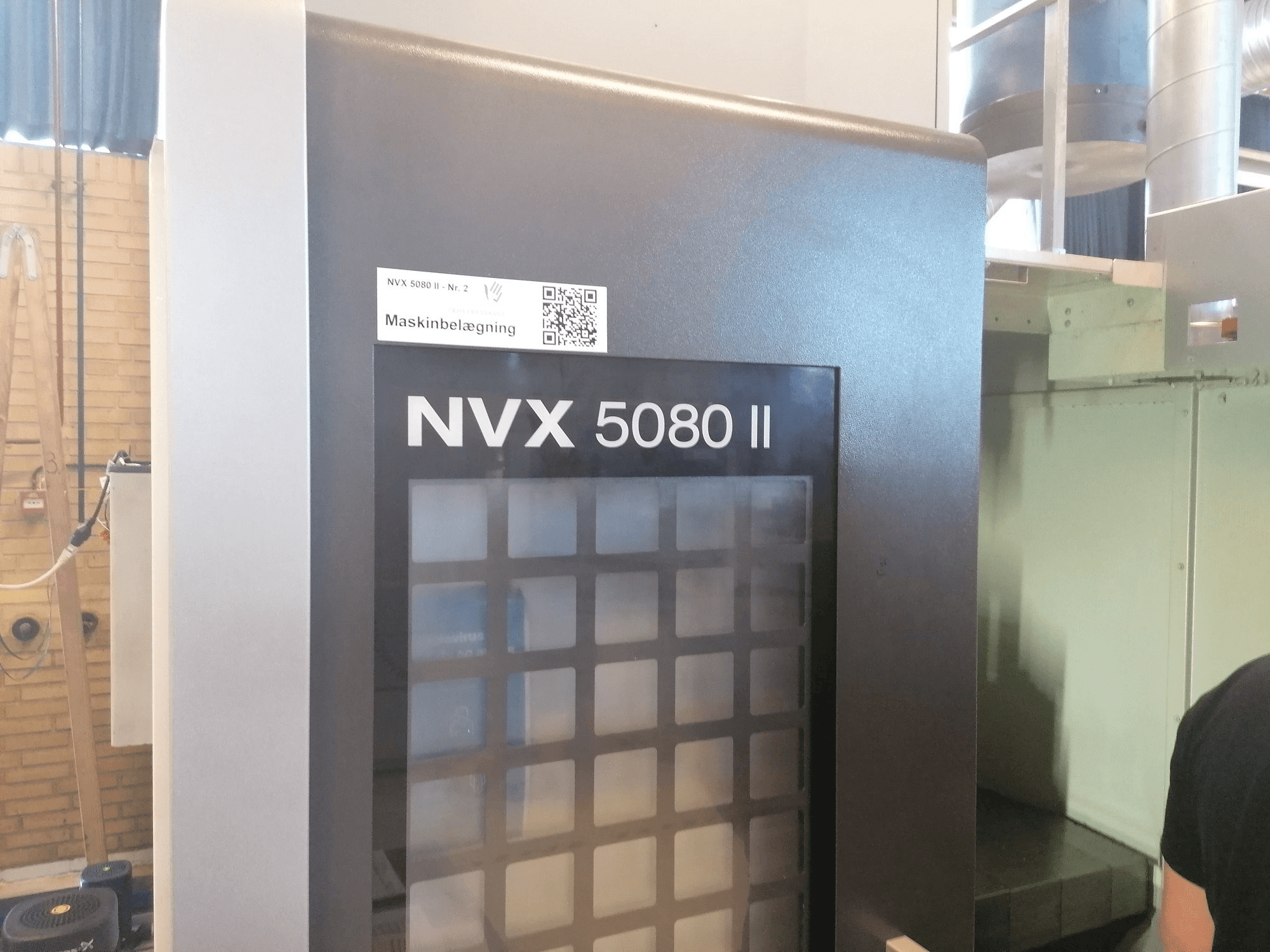 Vista lato sinistro della macchina DMG MORI NVX 5080II