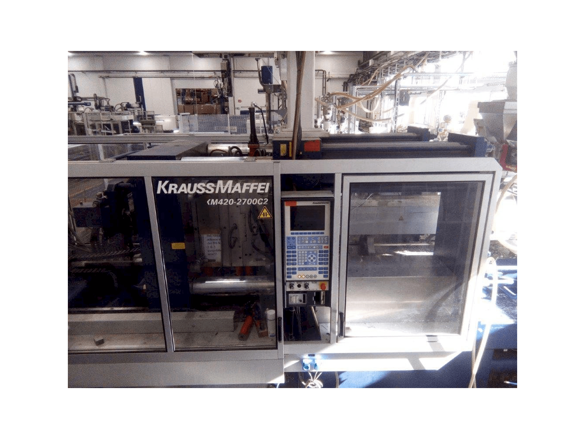 Vista frontale della macchina Krauss Maffei KM 420/2700 C2