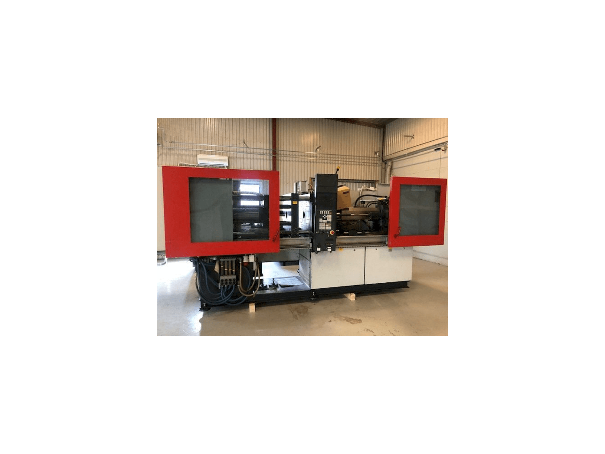 Vista frontale della macchina FERROMATIK MILACRON K110