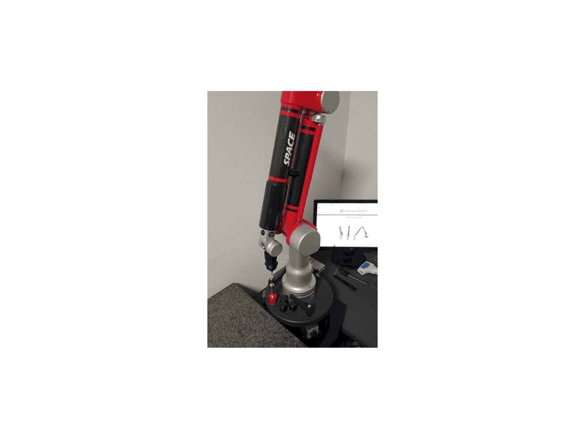 Vista frontale della macchina Tomelleri Engineering Space - 6 Axes