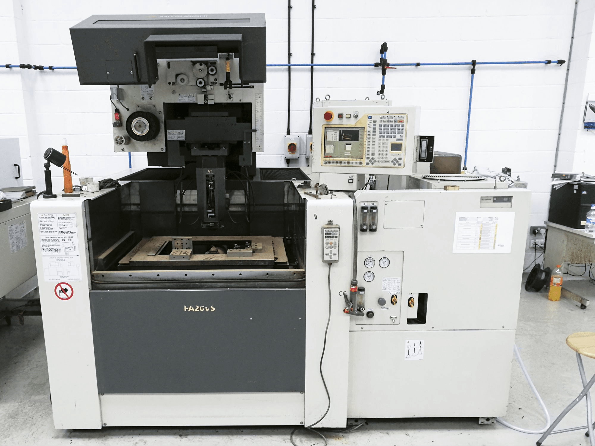 Vista frontale della macchina Mitsubishi Electric FA20-VS