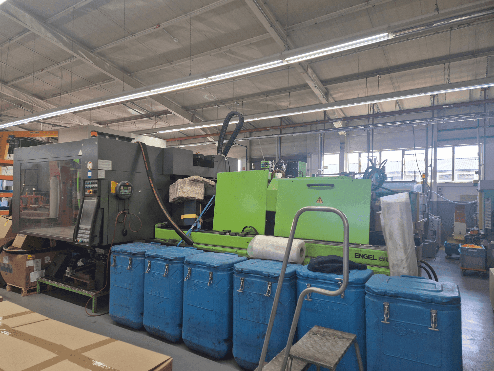 Vista frontale della macchina Engel Victory 2050H500V/300 Combi