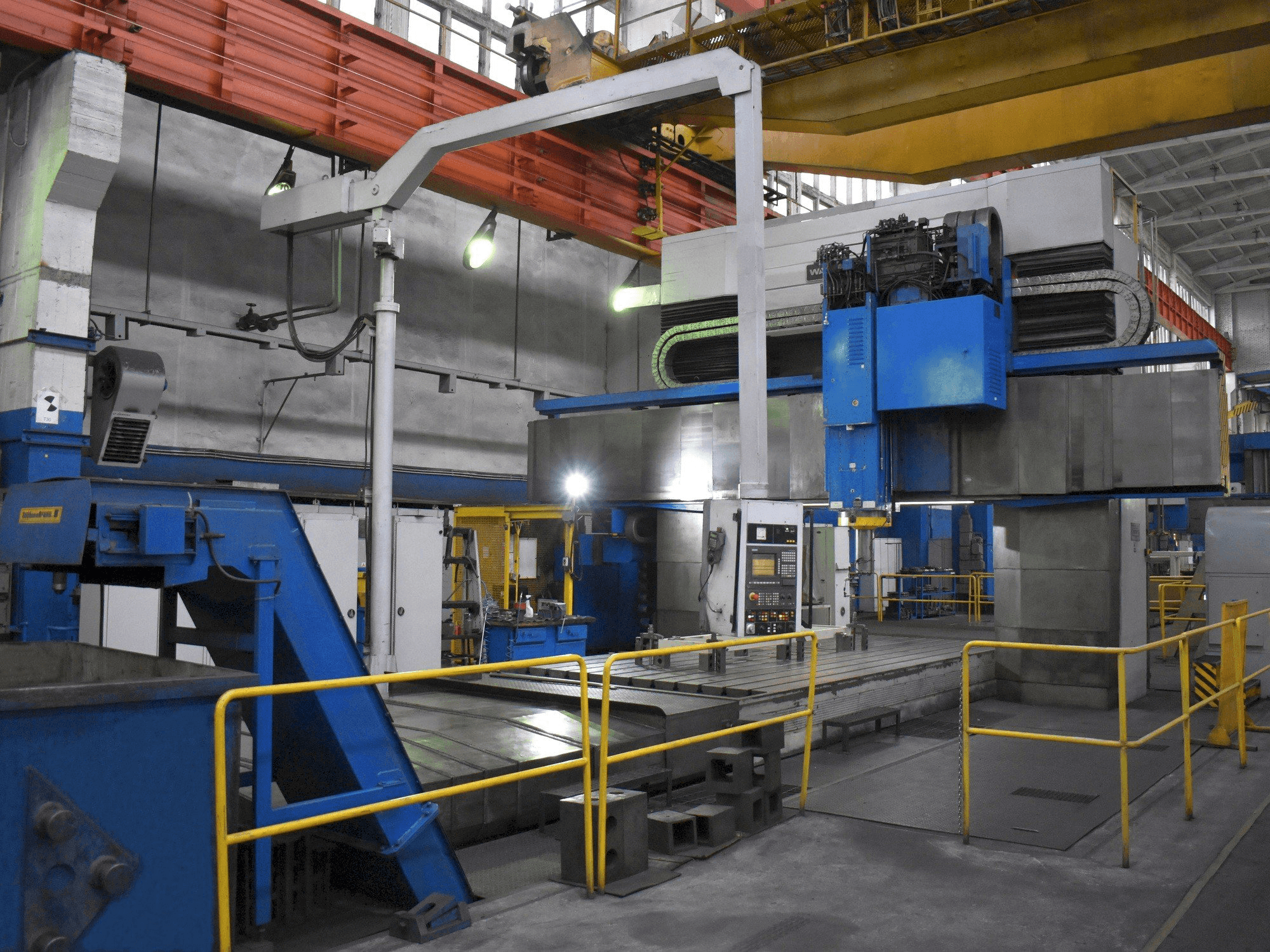 Vista frontale della macchina WALDRICH COBURG 17S 10FP 300 NC