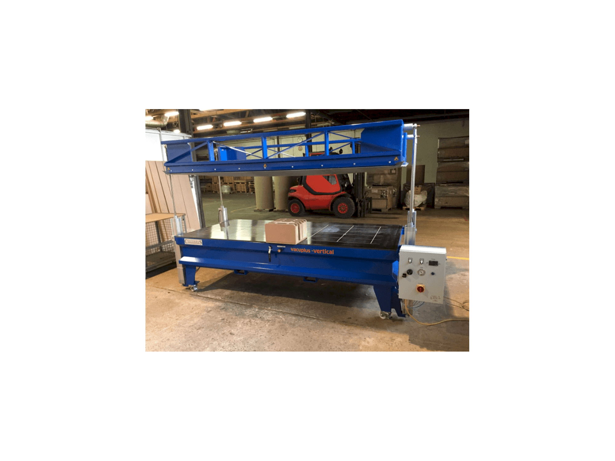 Vista frontale della macchina Columbus VAKUPLUS Vertikal