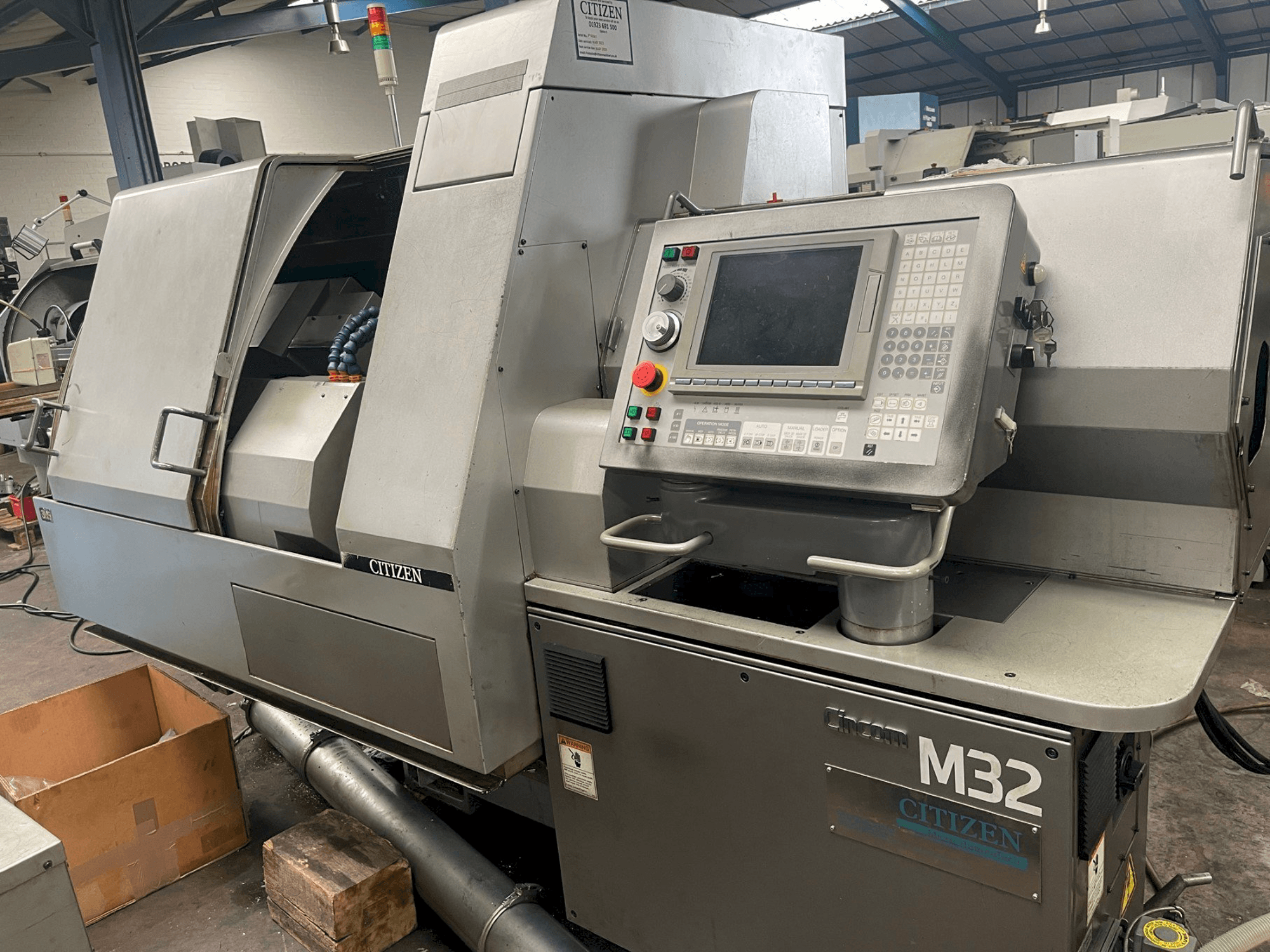 Vista frontale della macchina Citizen M-32V