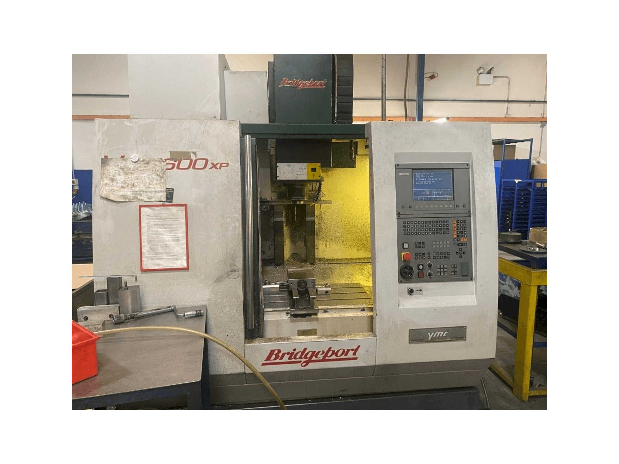 Vista frontale della macchina Bridgeport VMC 600XP