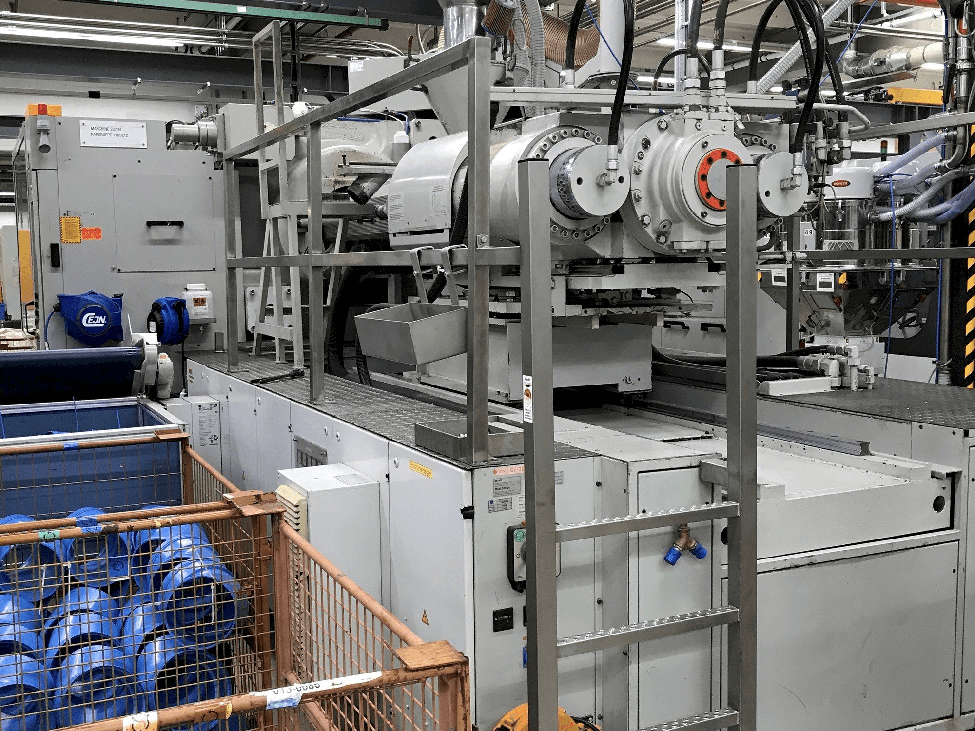 Vista frontale della macchina ENGEL ES 3550/550 EC 100