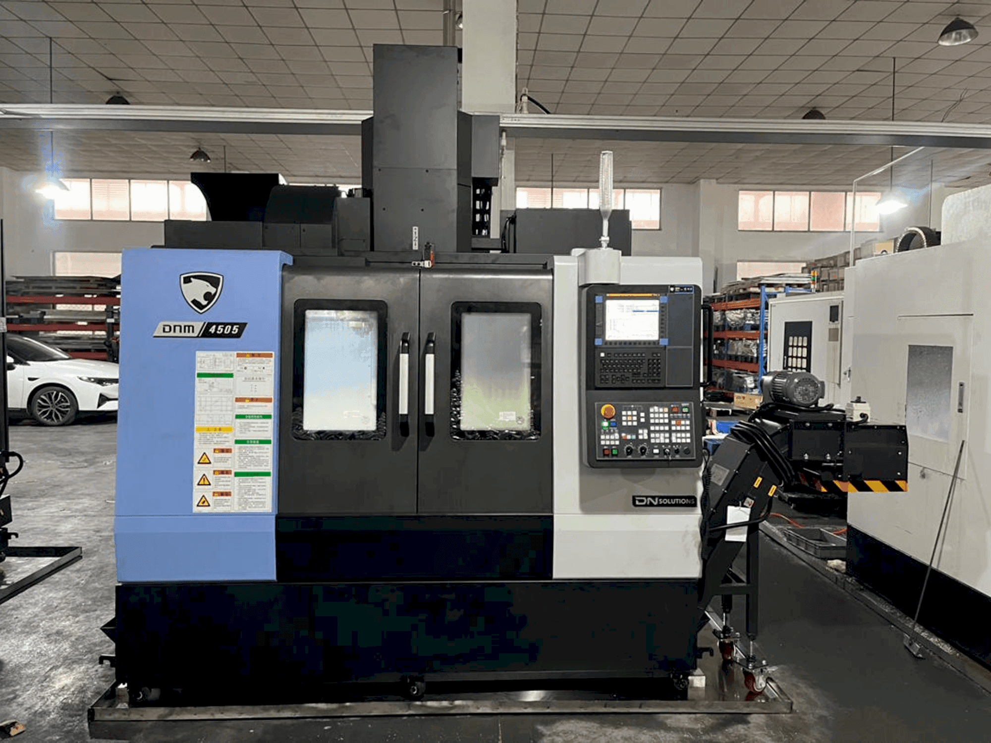 Vista frontale della macchina DOOSAN dnm 4505 (2024)