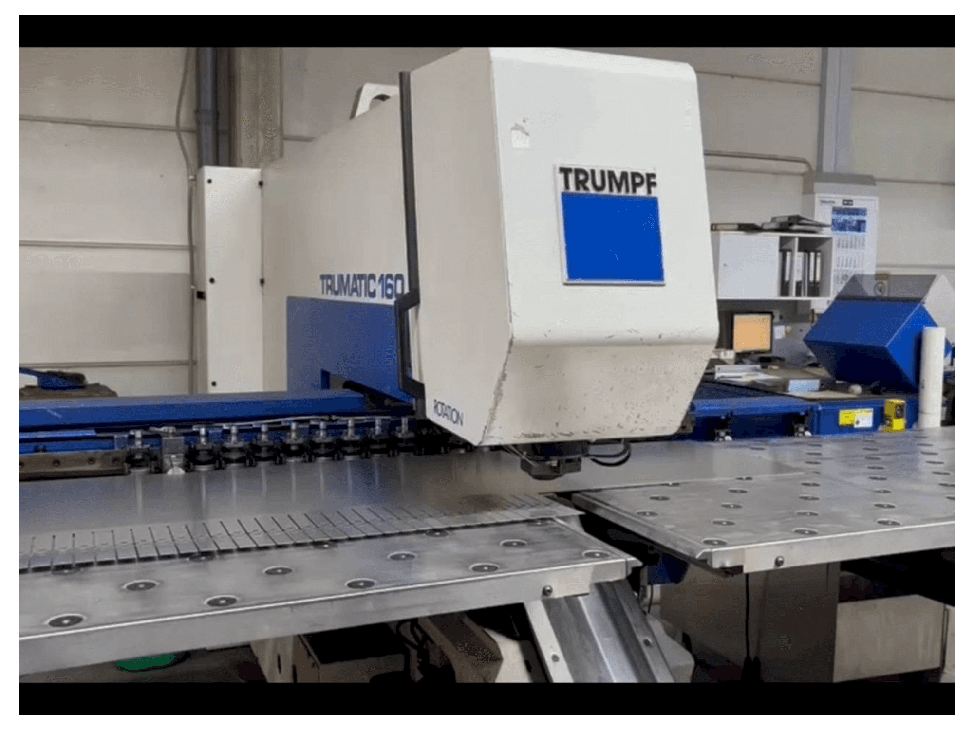 Vista frontale della macchina Trumpf Trumatic 160