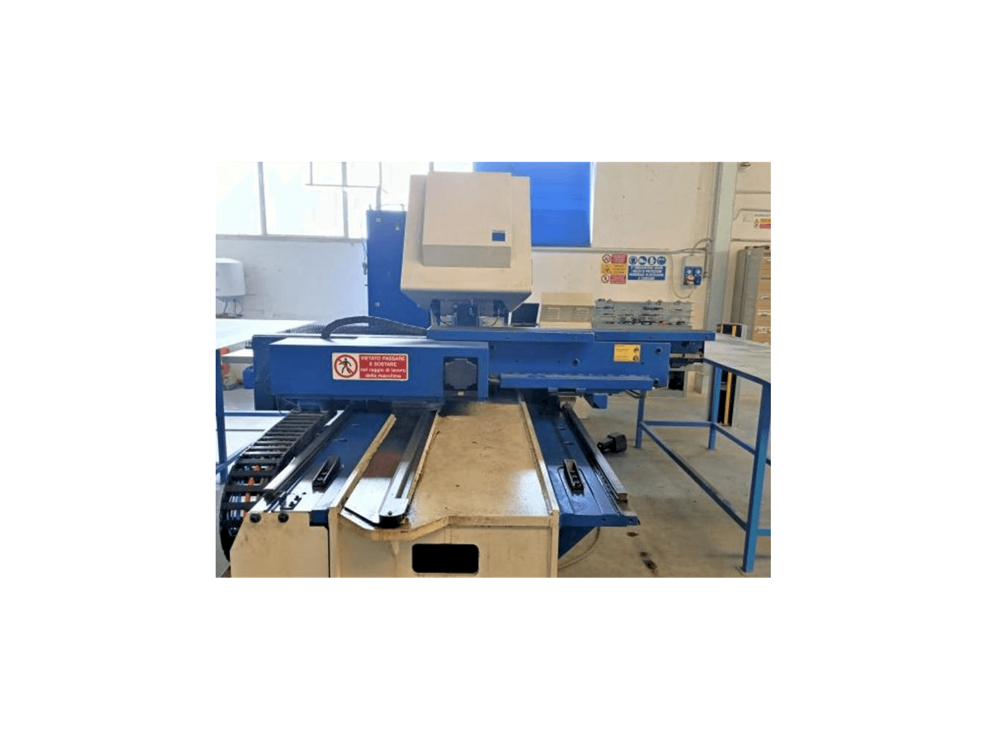 Vista frontale della macchina Trumpf rumatic 2000R
