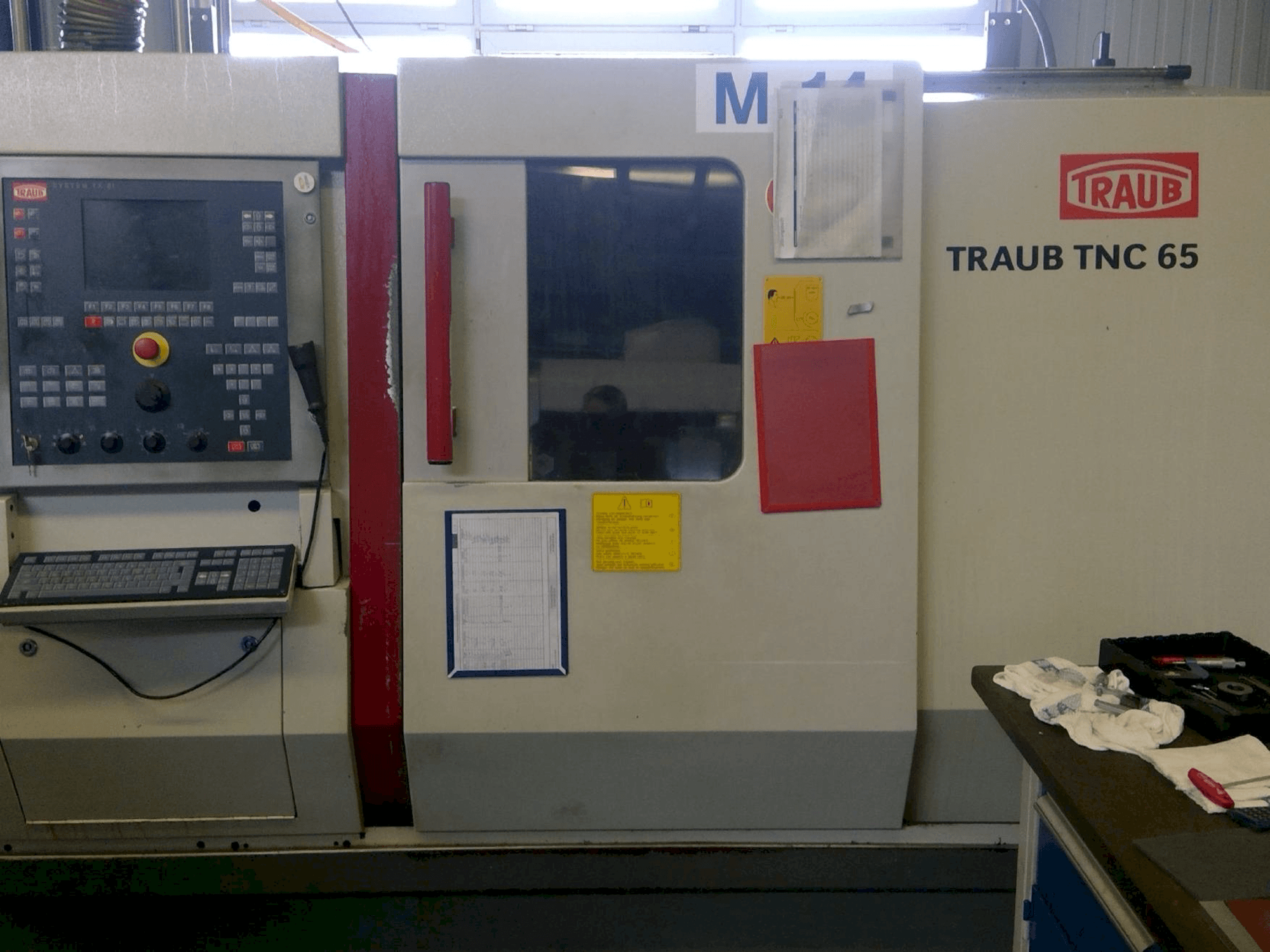 Vista frontale della macchina TRAUB TNC 42/65
