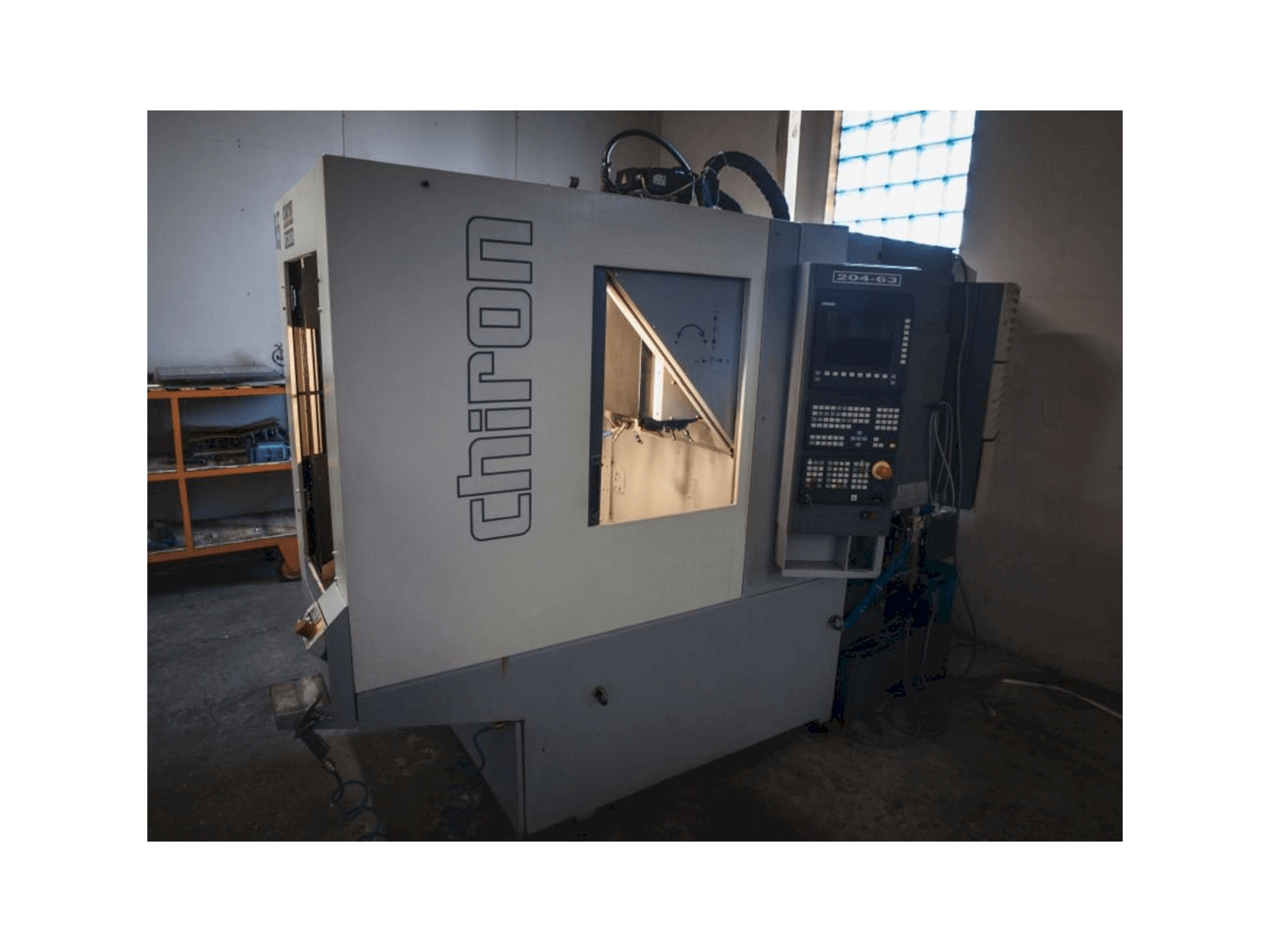 Vista frontale della macchina CHIRON FZ 08 W