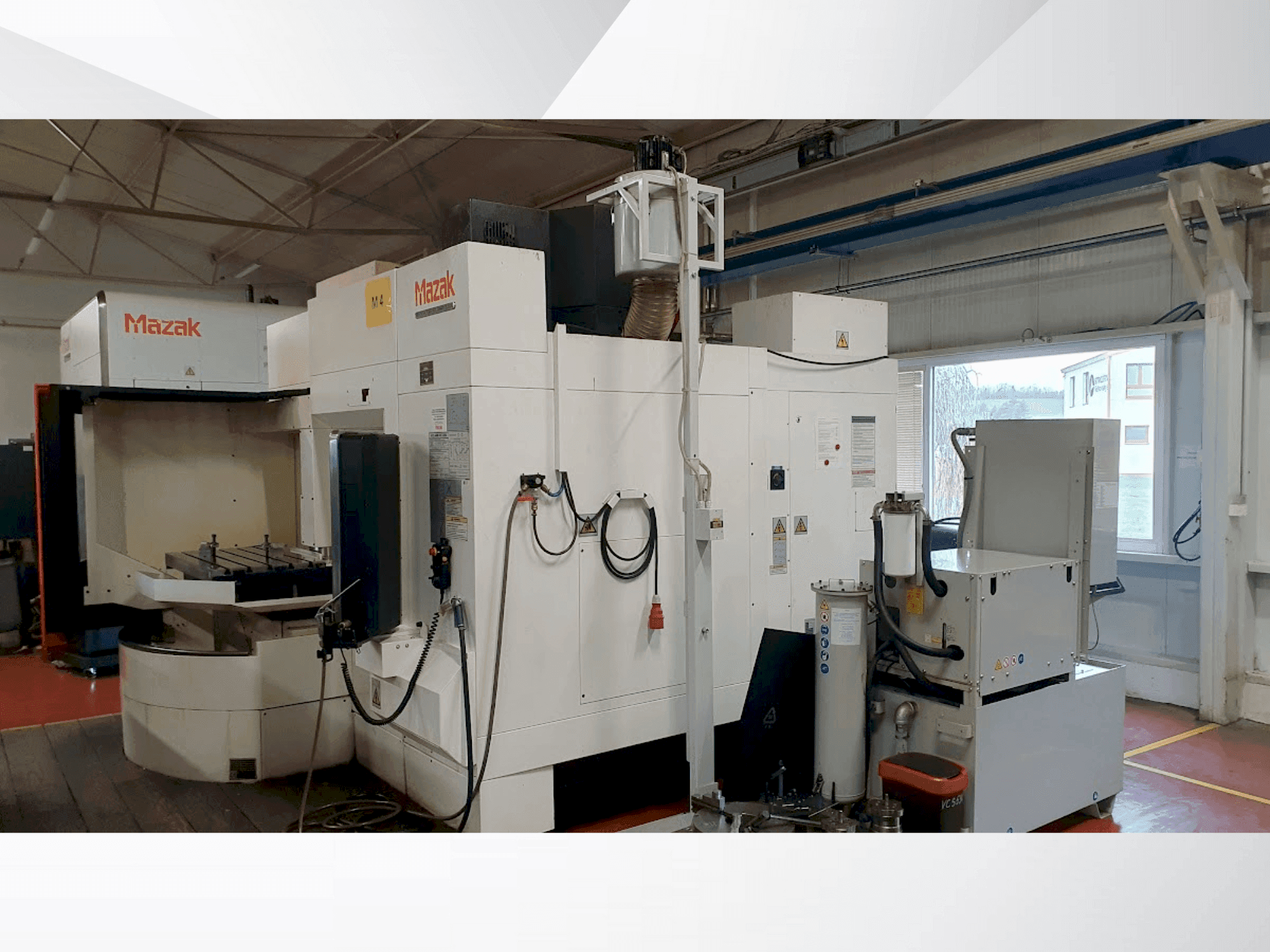 Vista frontale della macchina Mazak VCS 530C-2PC