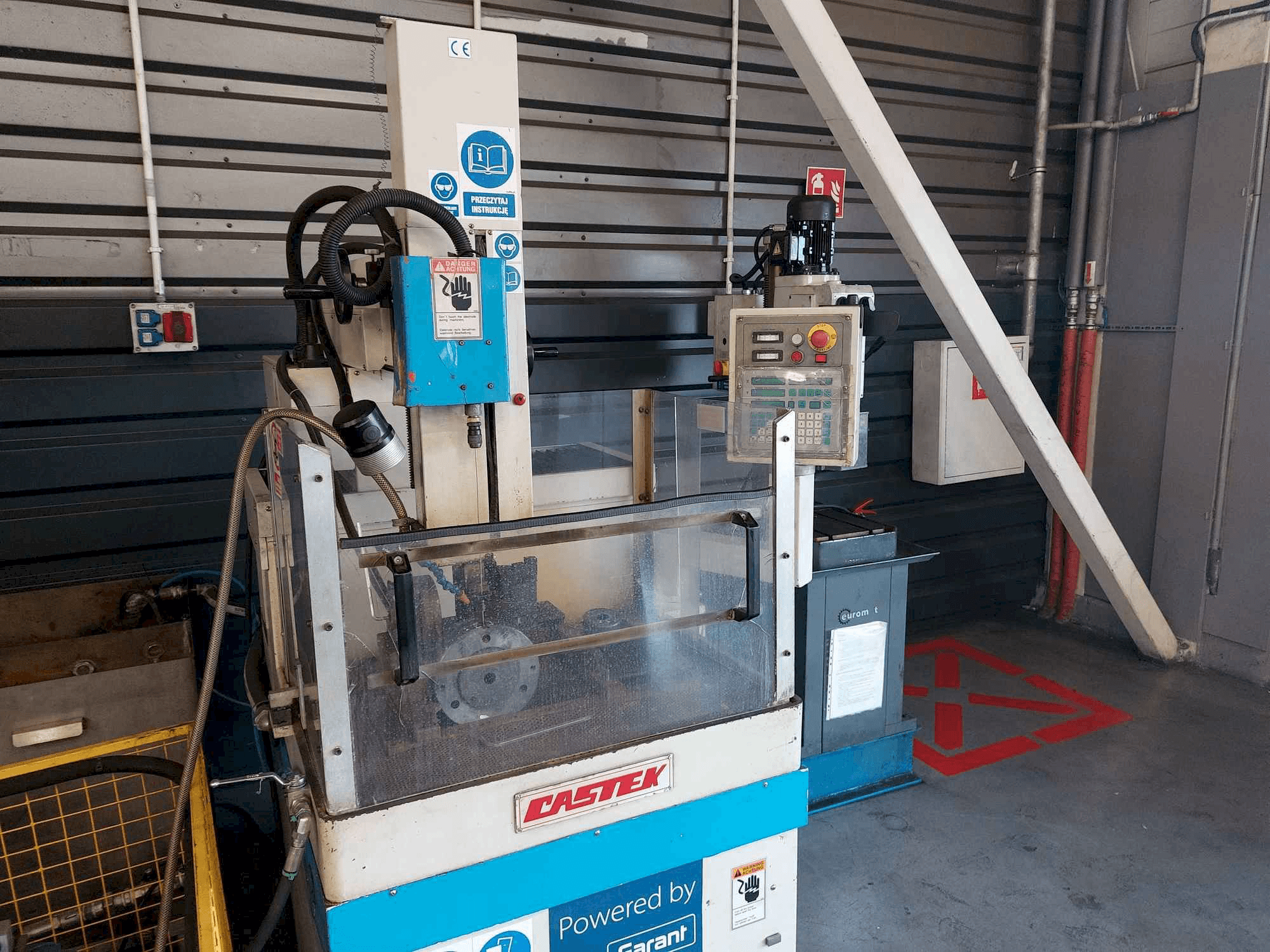 Vista frontale della macchina CASTEK SD5030CE