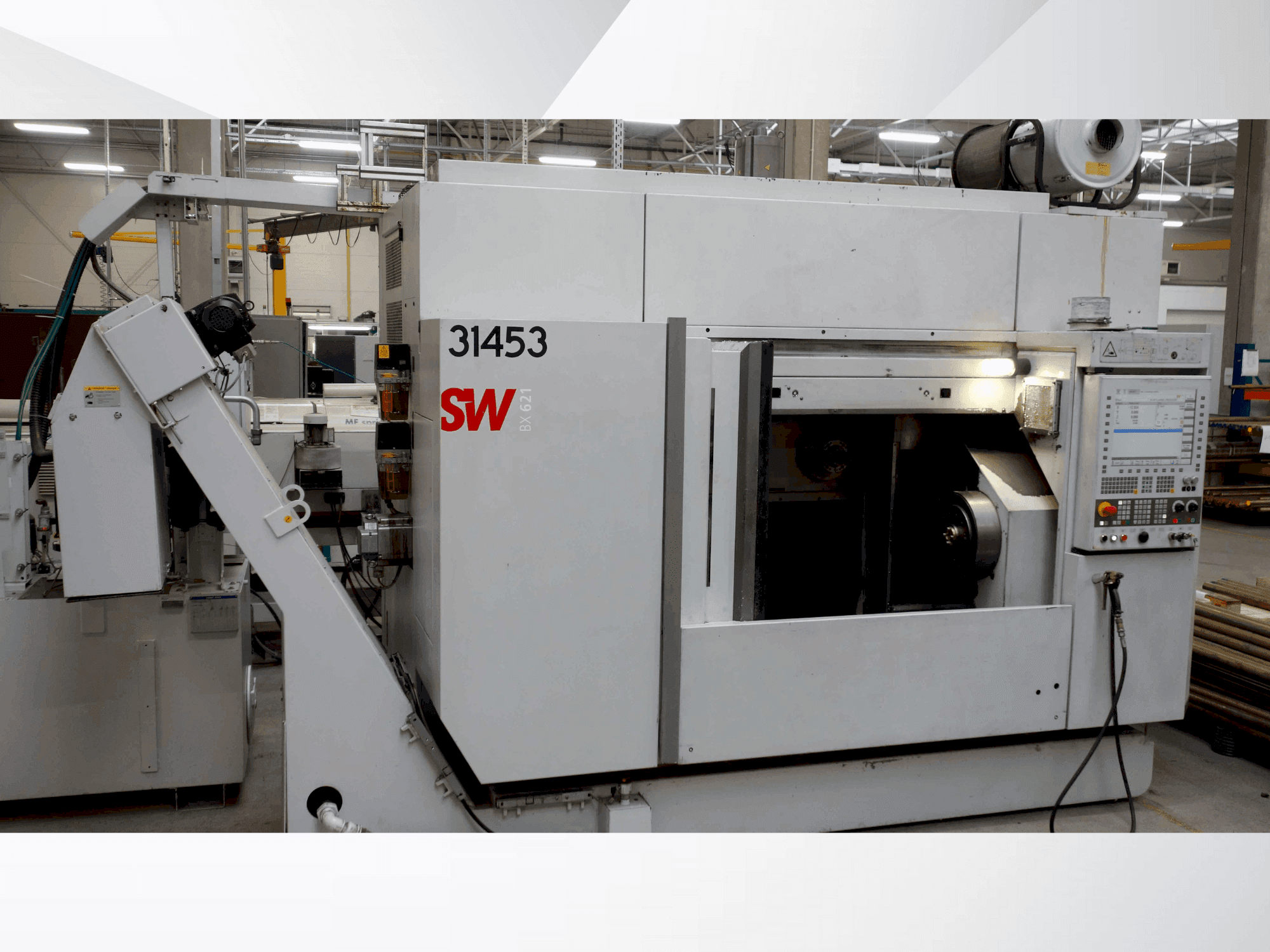 Vista frontale della macchina SW BX 621